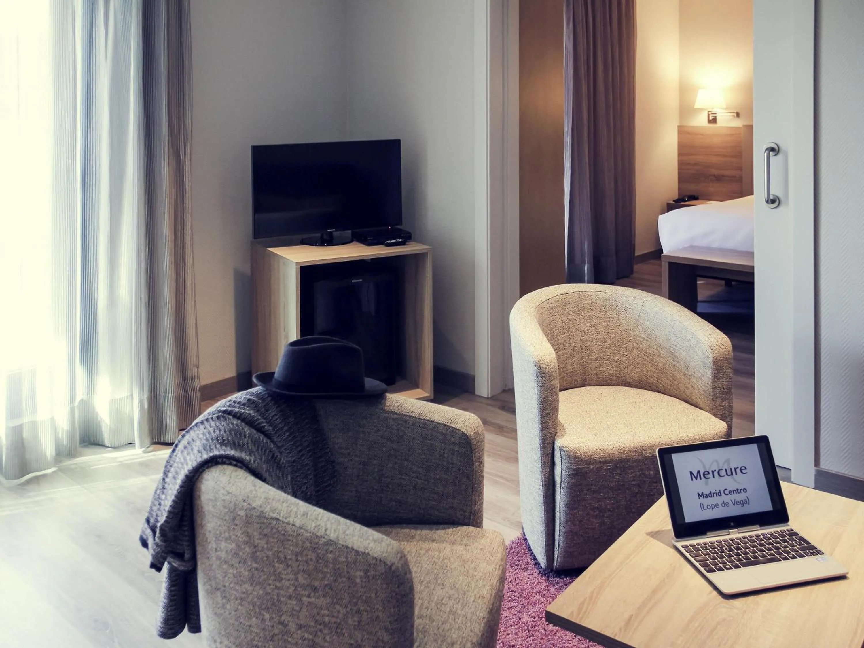 Business facilities, Bed in Mercure Madrid Centro