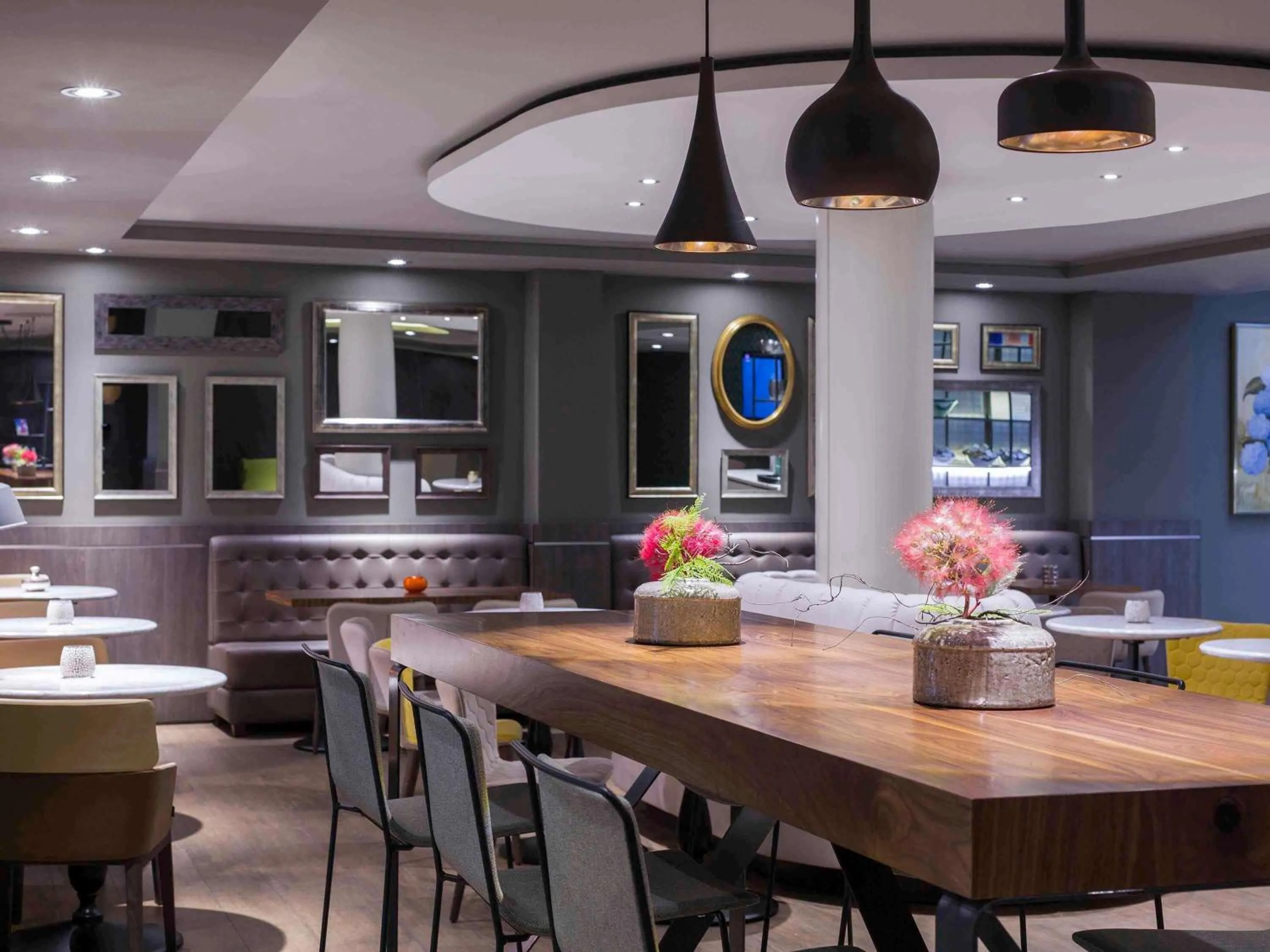 Lounge or bar in Mercure Madrid Centro