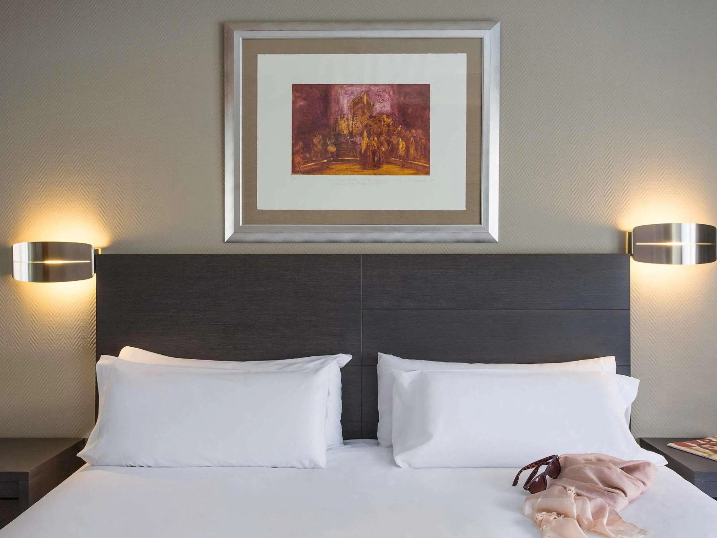 Bedroom, Bed in Mercure Madrid Centro