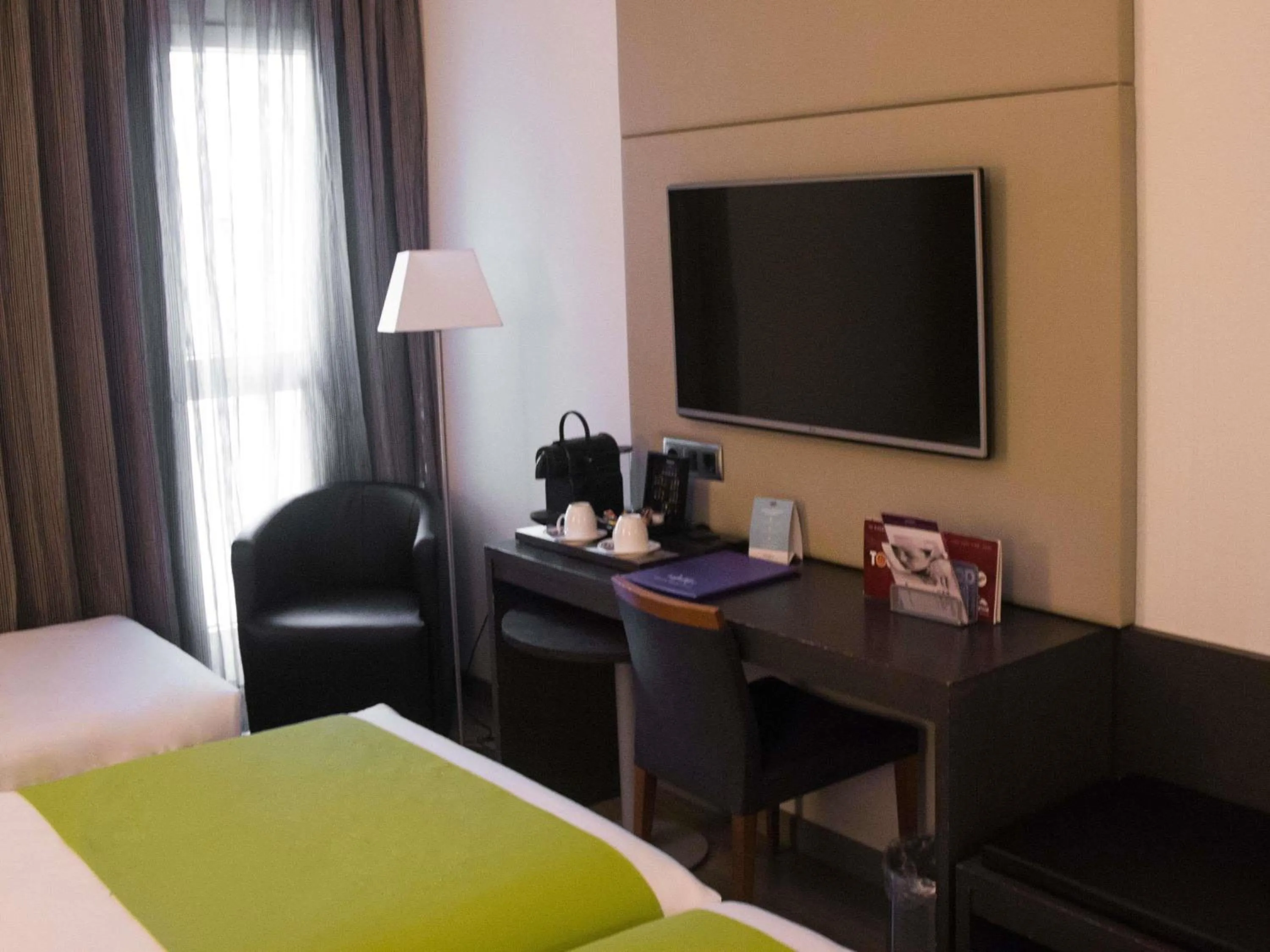 Bedroom, Bed in Mercure Madrid Centro
