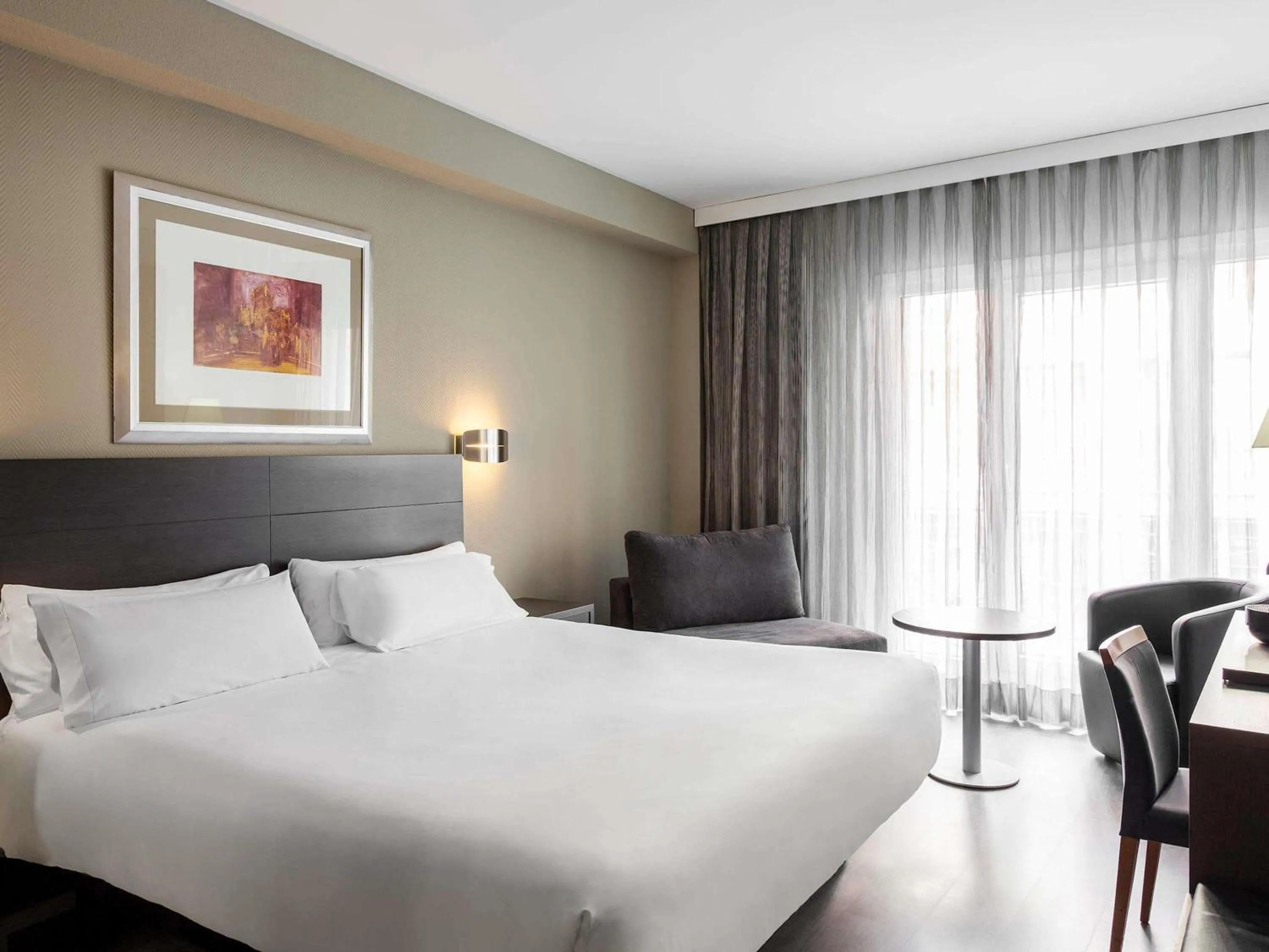 Bedroom, Bed in Mercure Madrid Centro