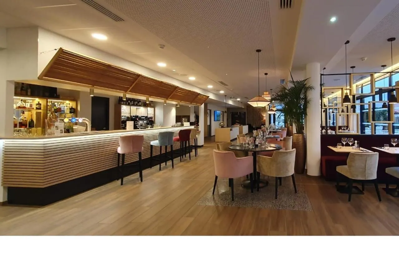 Restaurant/places to eat in COURRIER SUD