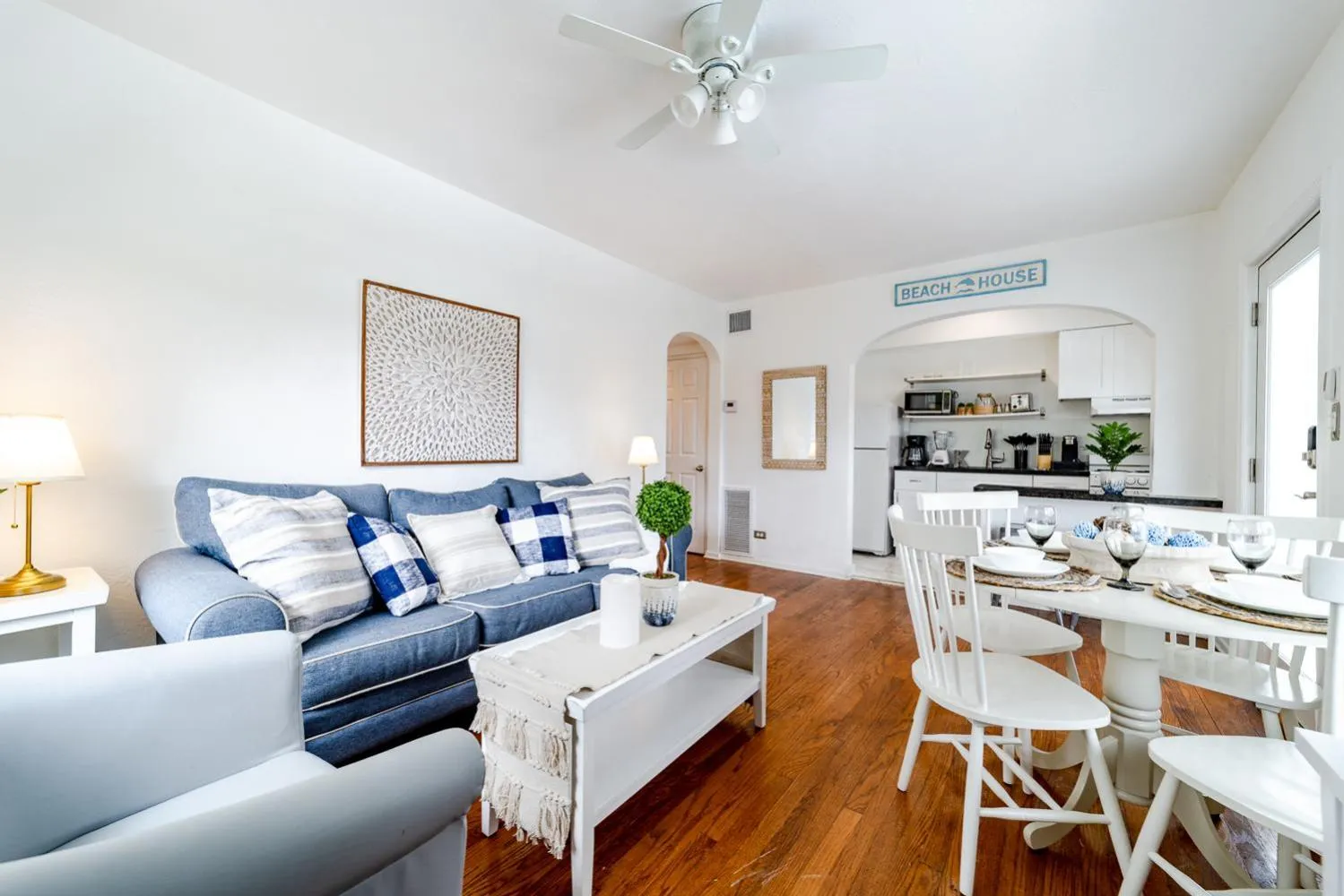 Living room in The Blue Parrot