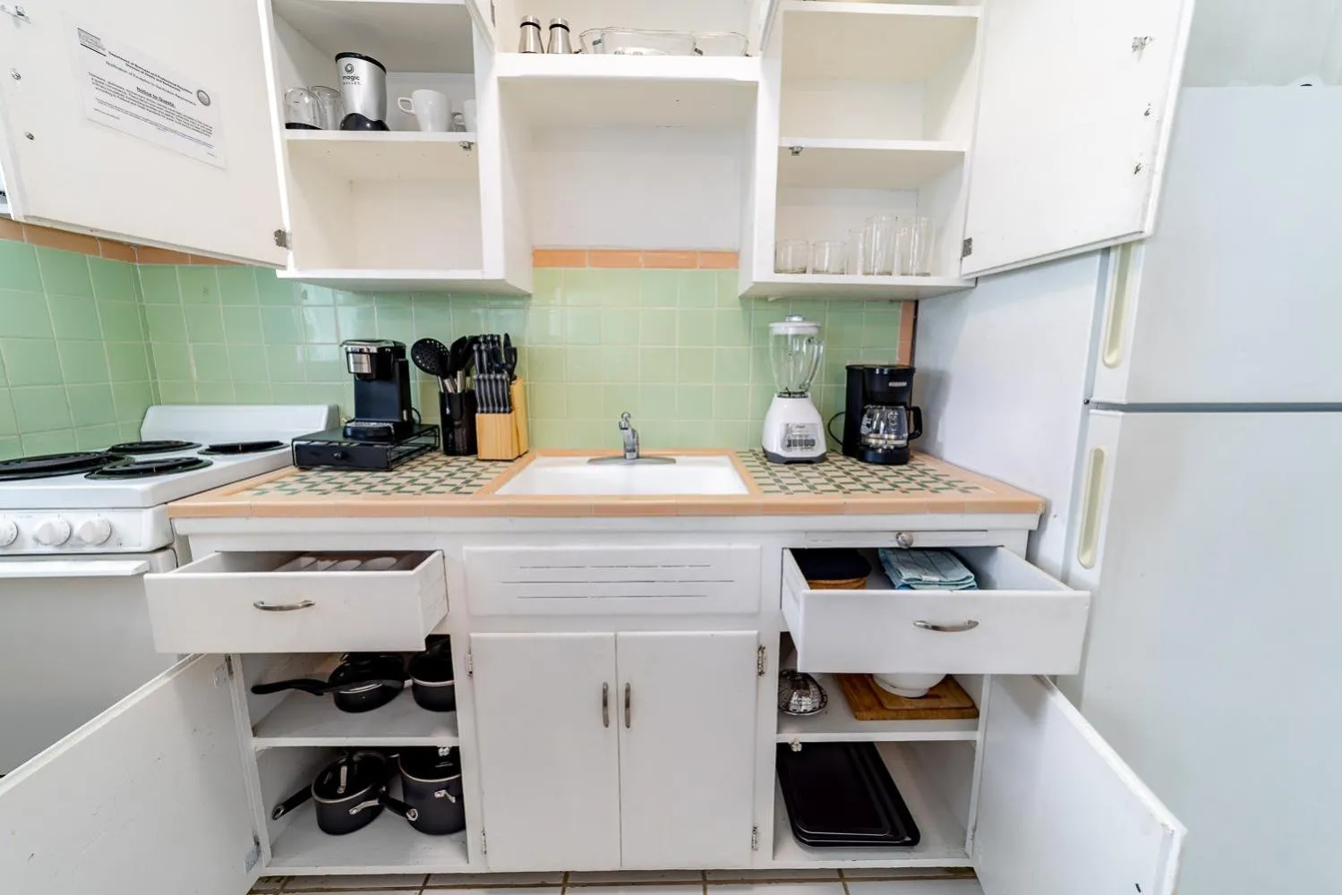 Coffee/tea facilities in The Blue Parrot