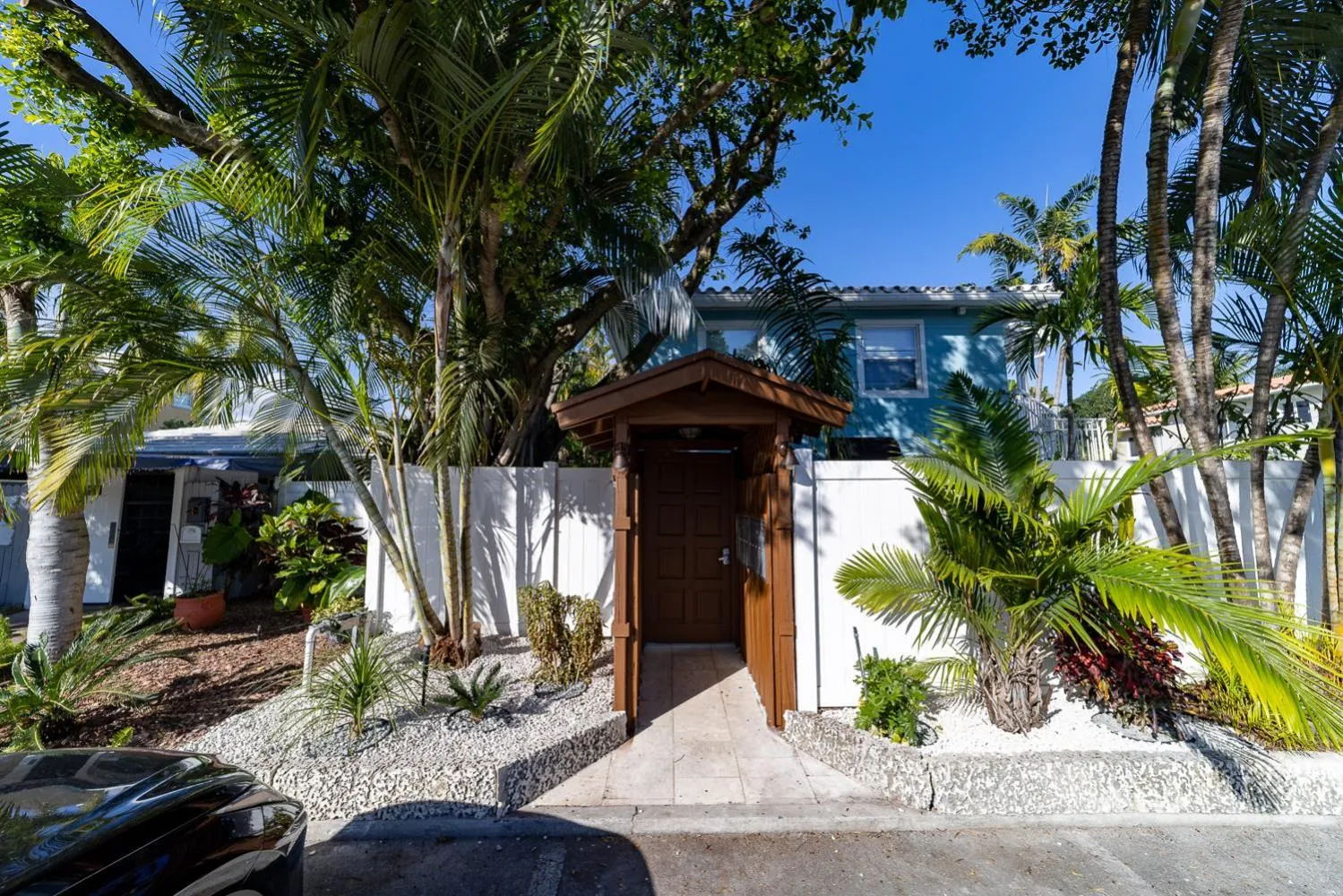 Facade/entrance in The Blue Parrot