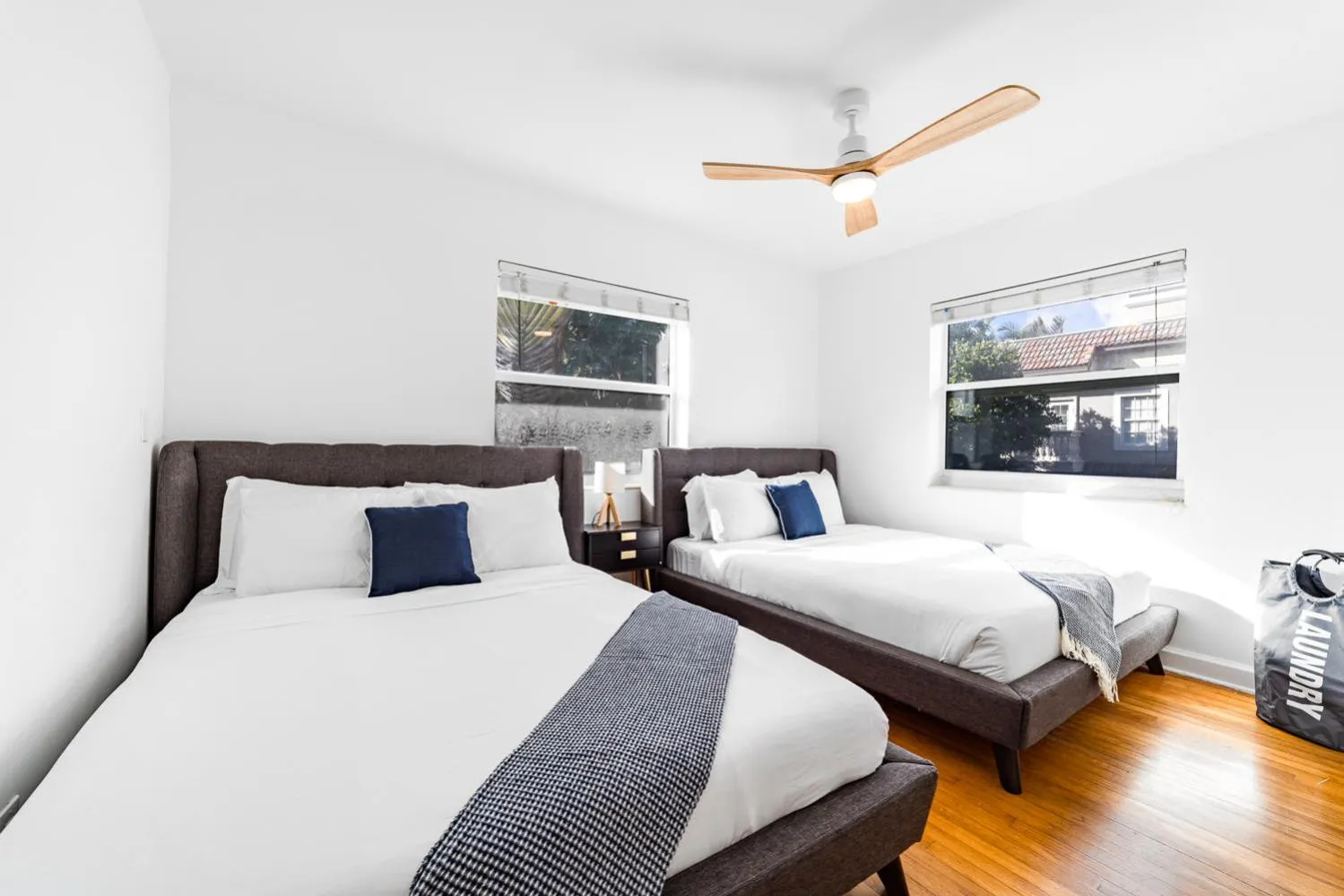 Bedroom, Bed in The Blue Parrot