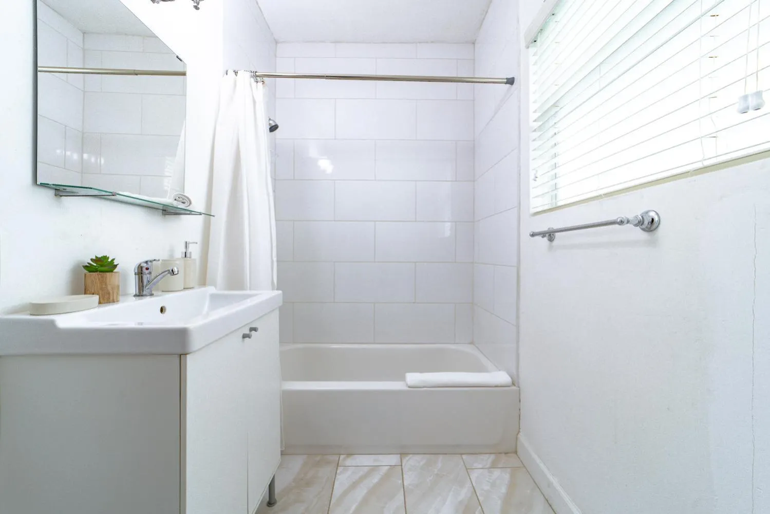 Bathroom in The Blue Parrot