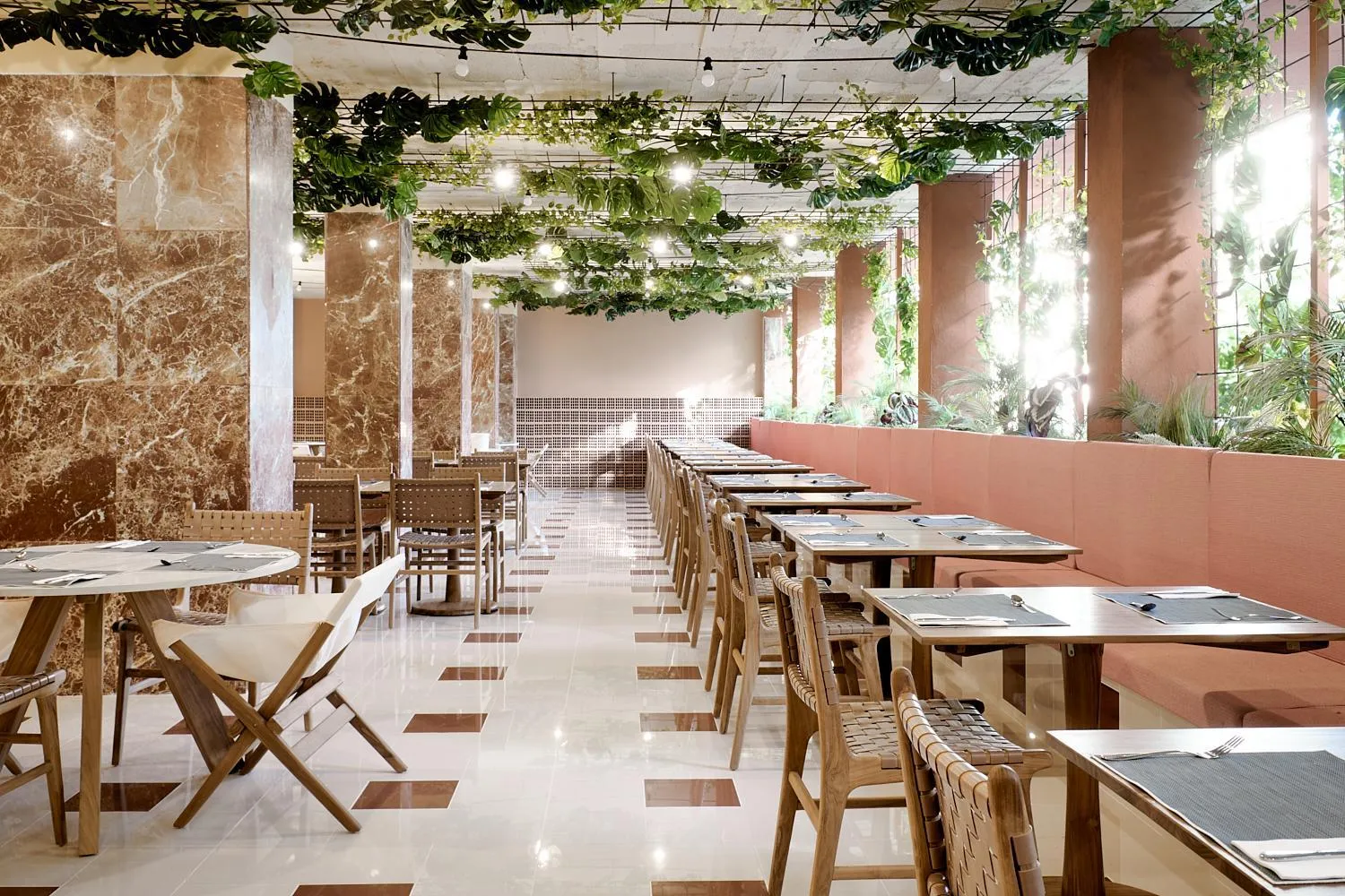 Restaurant/places to eat in tent Bahia de Palma