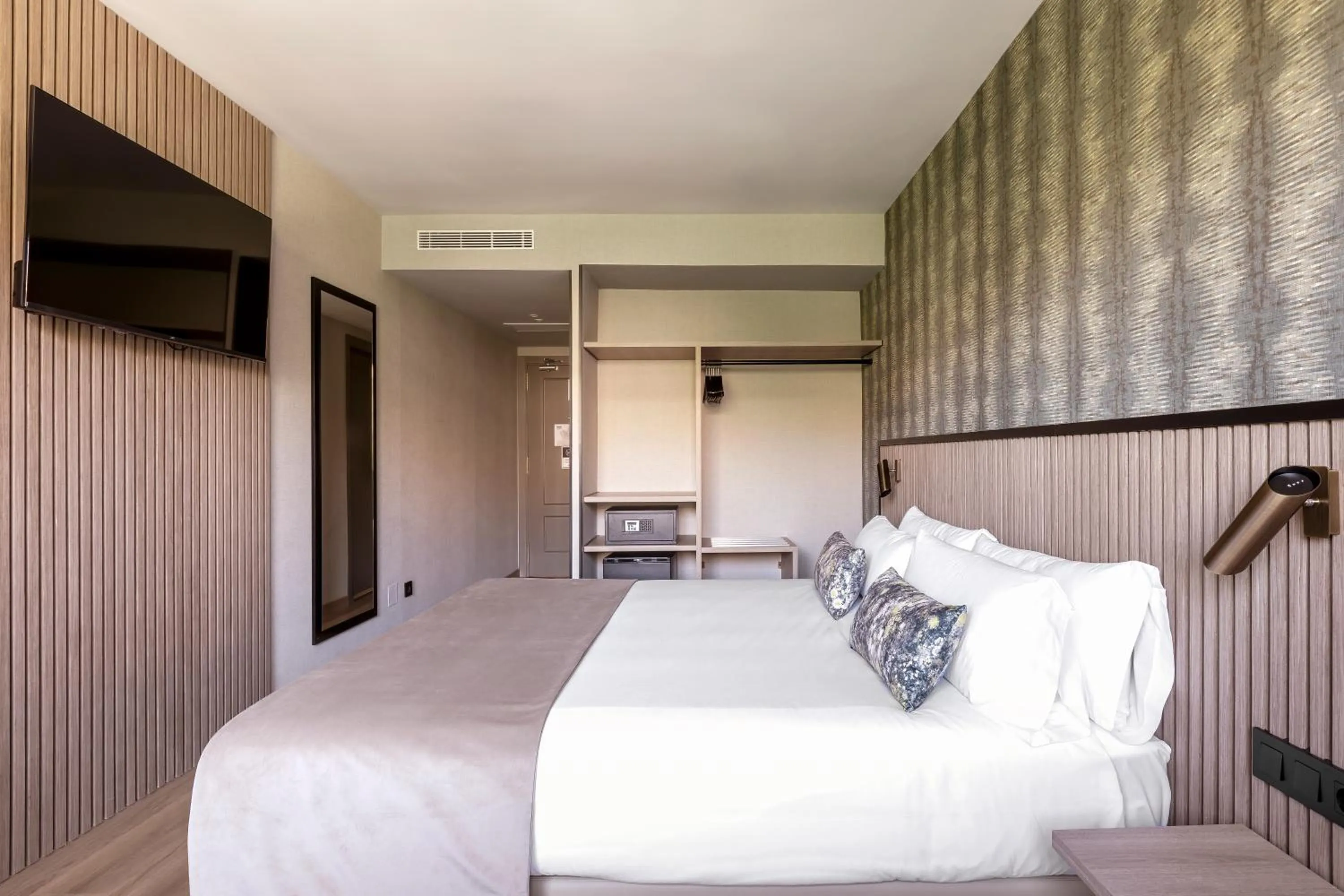 Bedroom, Bed in Acta Pirámides