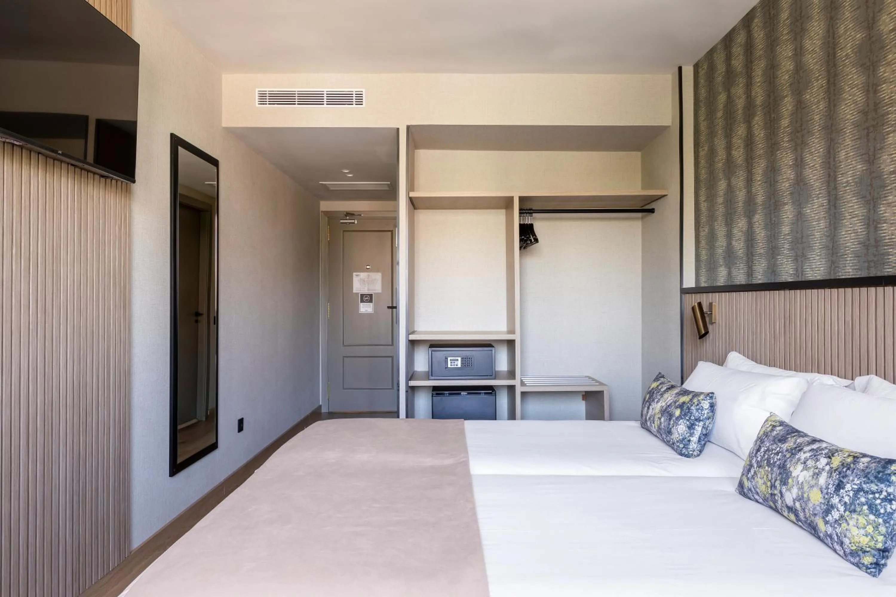 Bedroom, Bed in Acta Pirámides