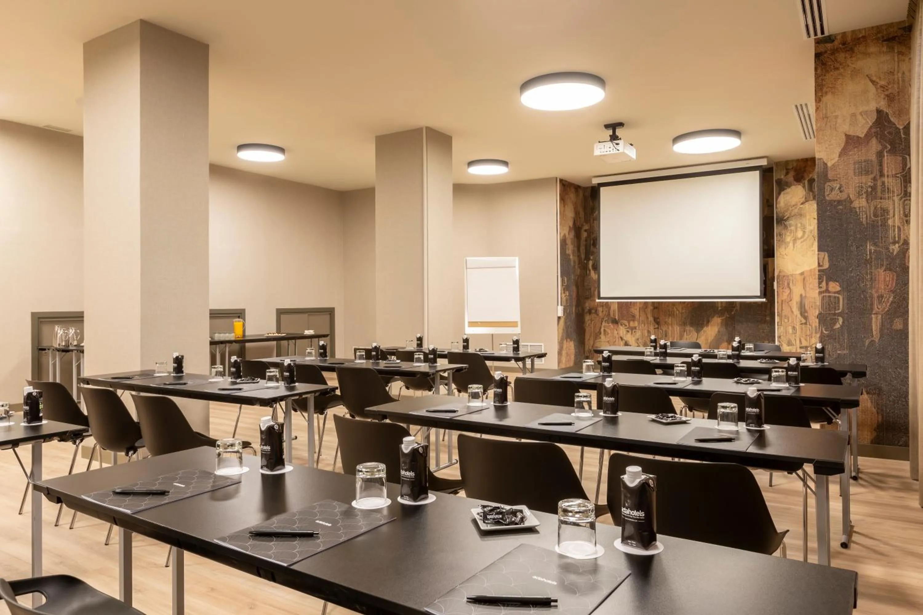 Meeting/conference room in Acta Pirámides