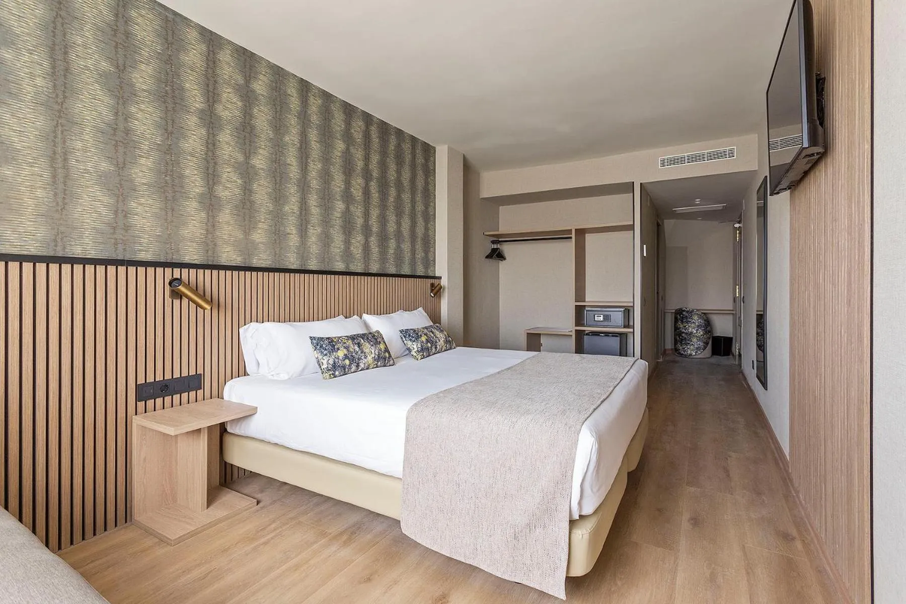 Bedroom, Bed in Acta Pirámides