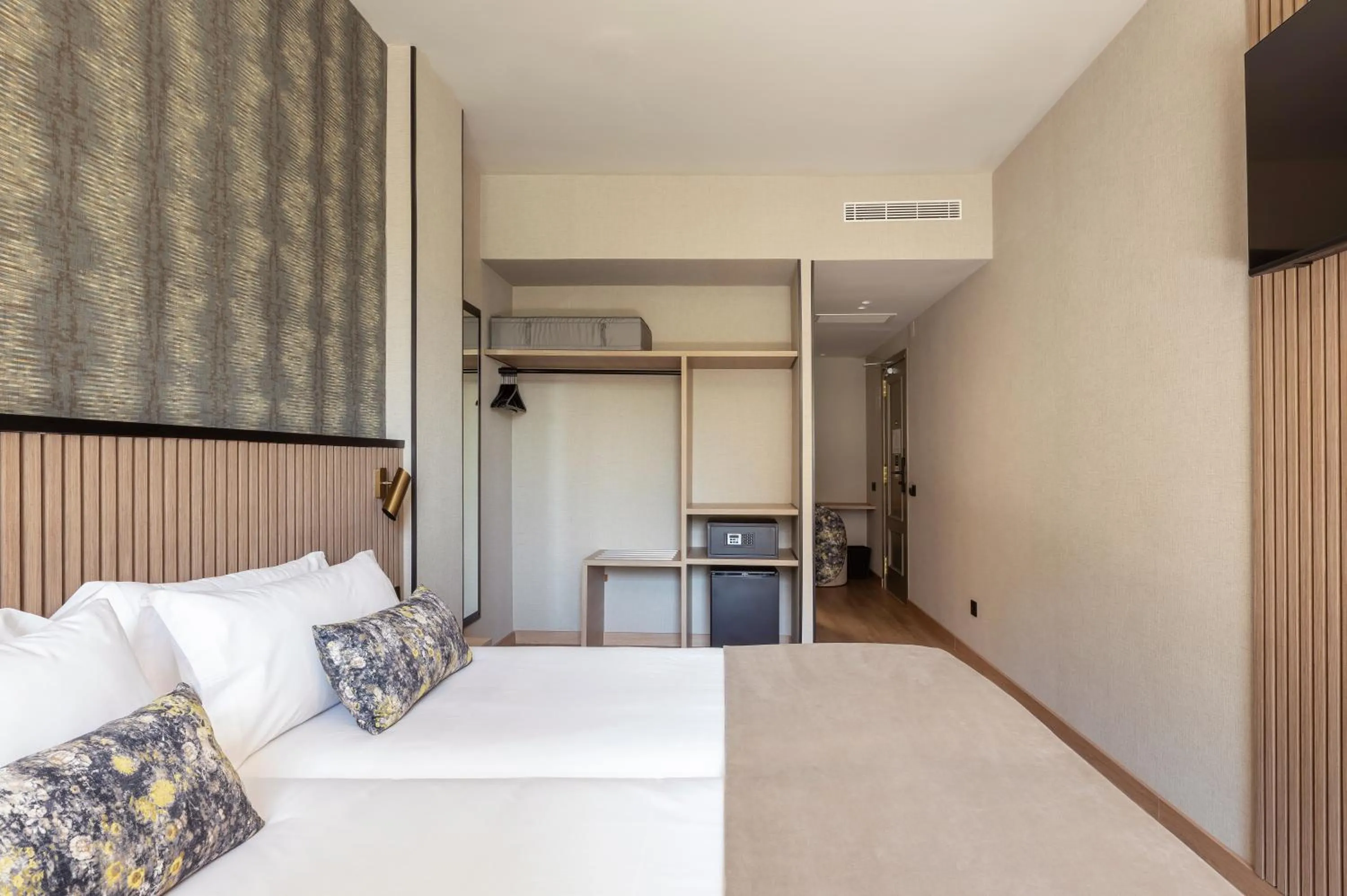 Bedroom, Bed in Acta Pirámides