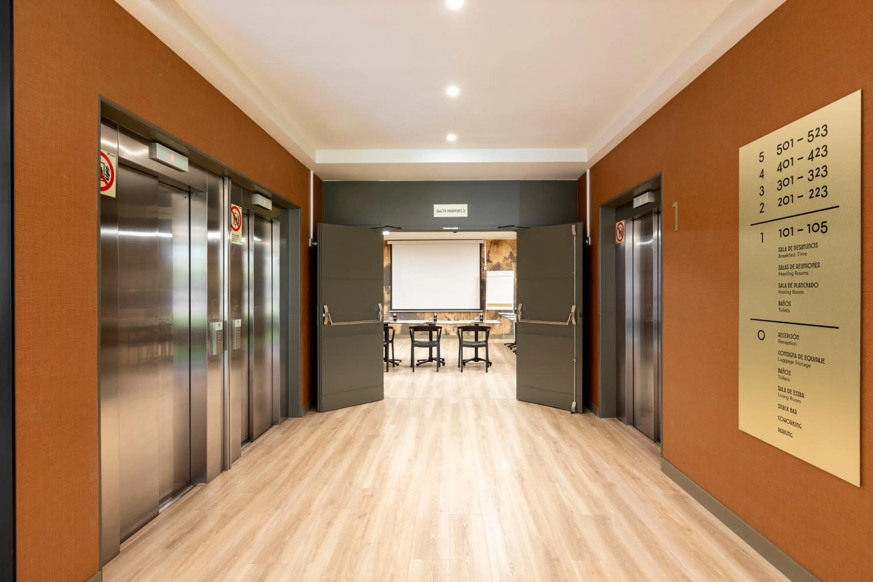 elevator in Acta Pirámides