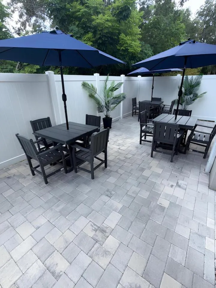 Inner courtyard view in Baymont by Wyndham Ocala Suites