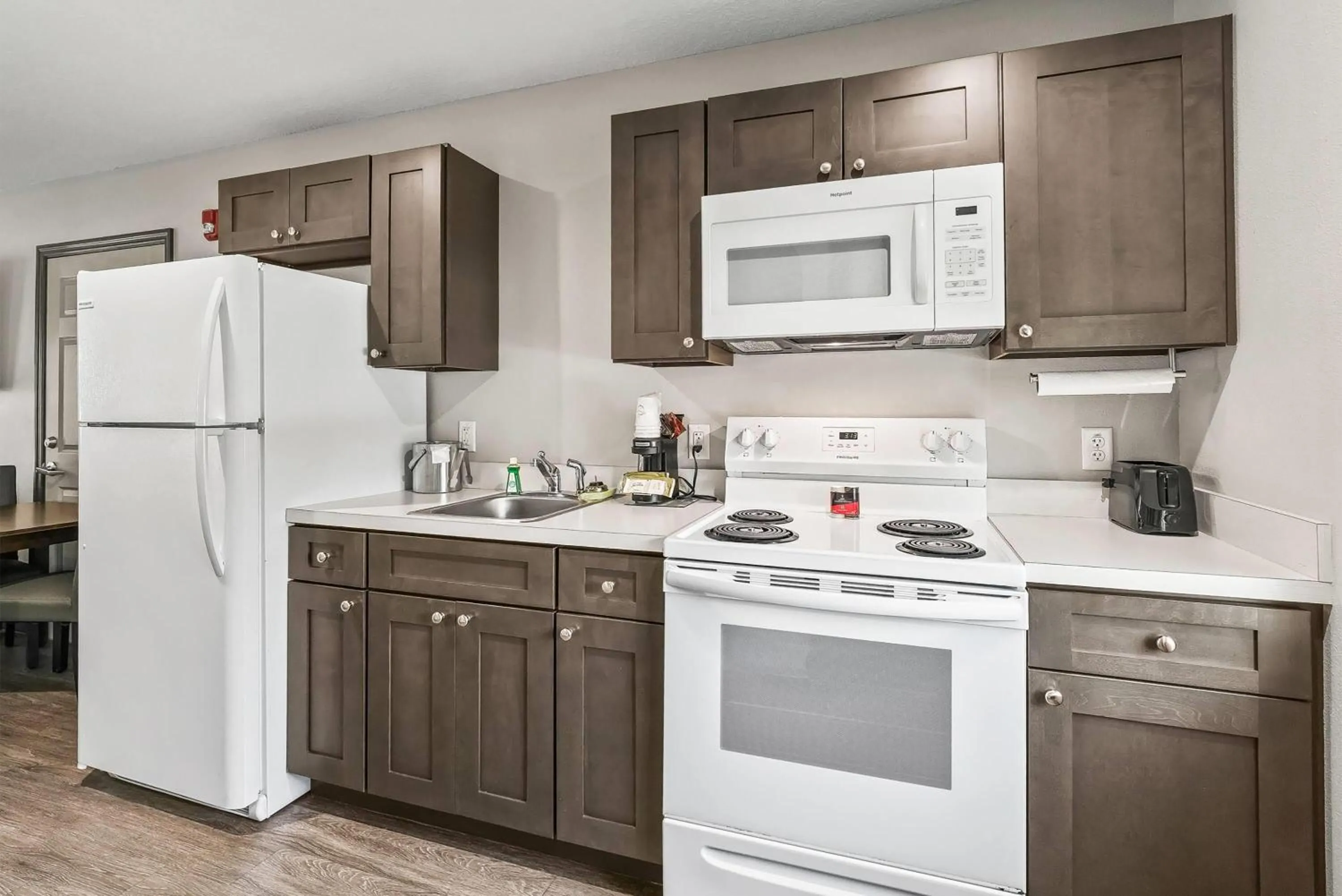 Coffee/tea facilities in Baymont by Wyndham Ocala Suites