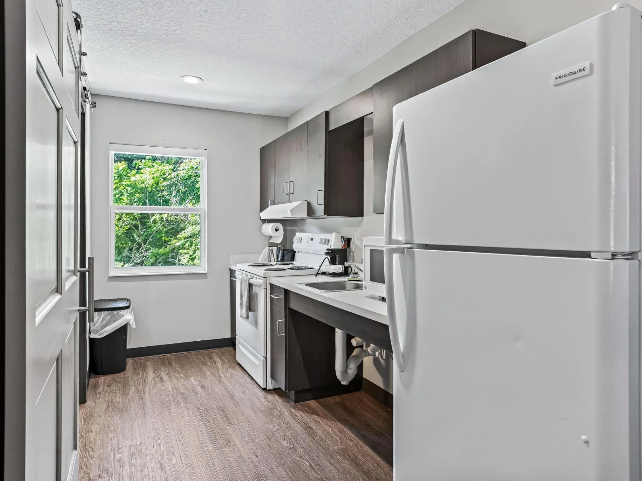 Kitchen or kitchenette in Baymont by Wyndham Ocala Suites