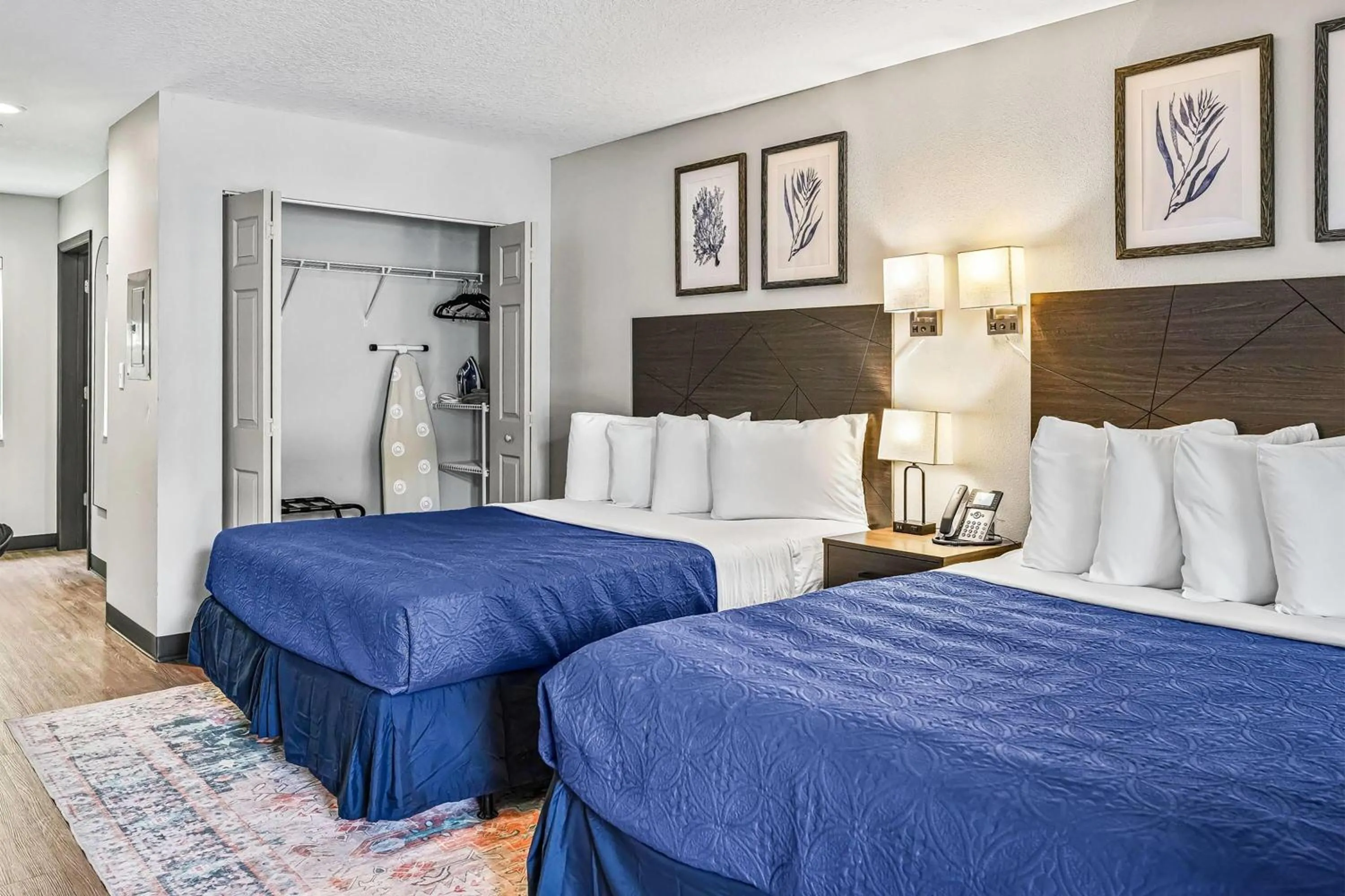 Photo of the whole room, Bed in Baymont by Wyndham Ocala Suites