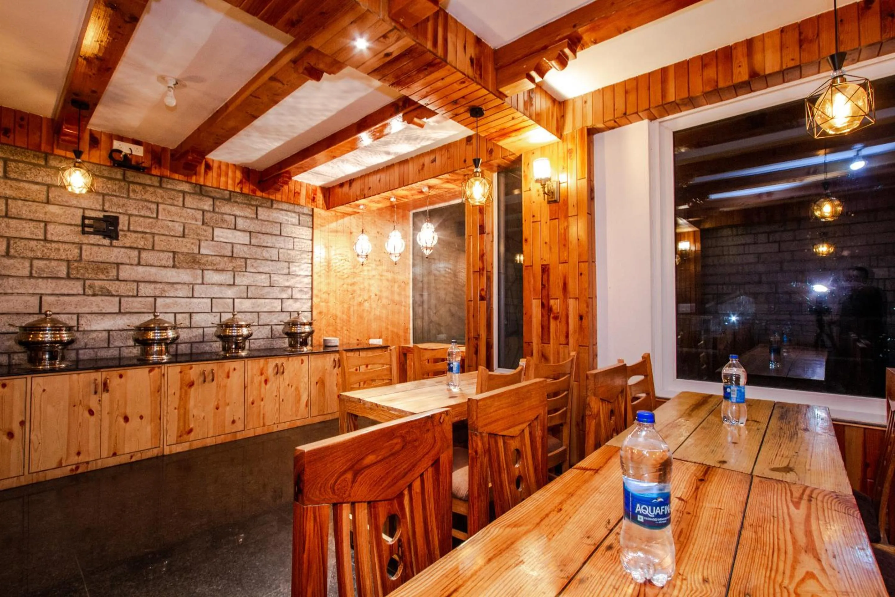 Restaurant/places to eat in Tripli Hotels Stone House Cottage