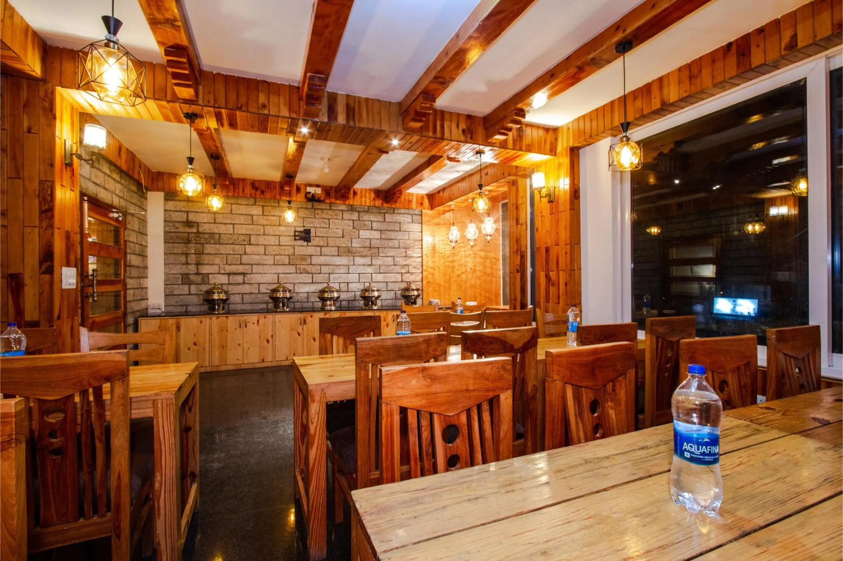 Restaurant/places to eat in Tripli Hotels Stone House Cottage