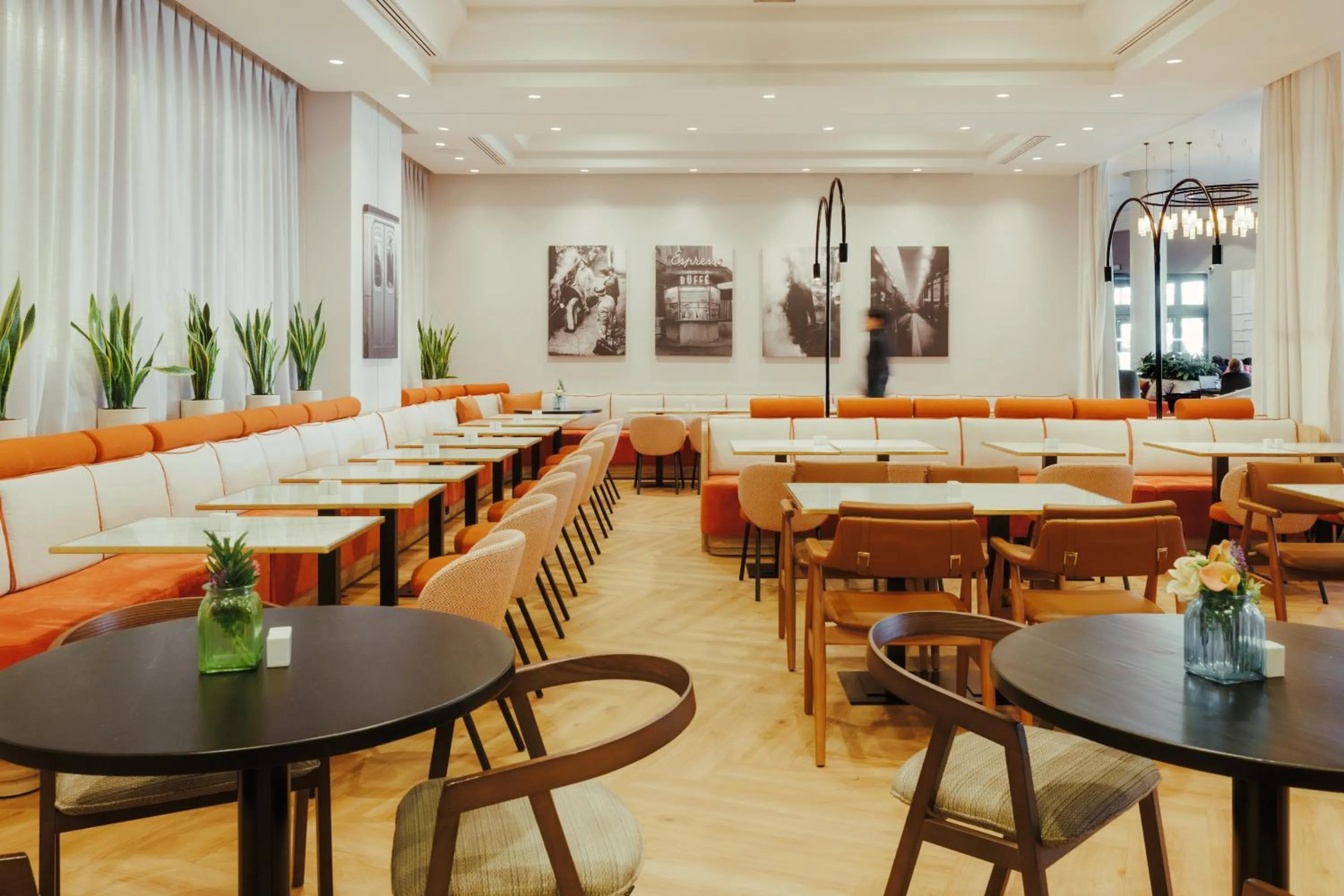 Restaurant/places to eat in Rafaelhoteles Atocha