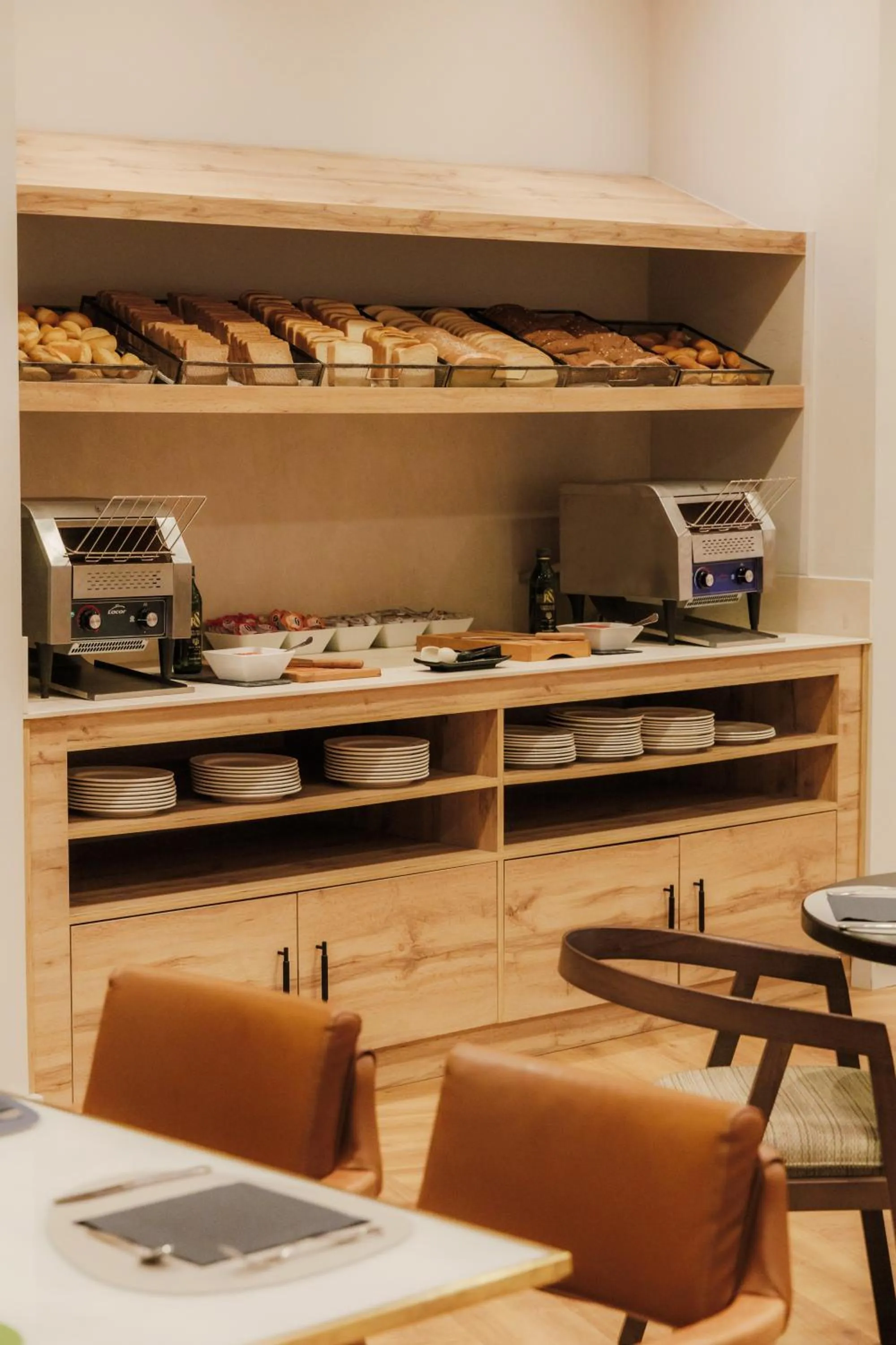 Restaurant/places to eat in Rafaelhoteles Atocha