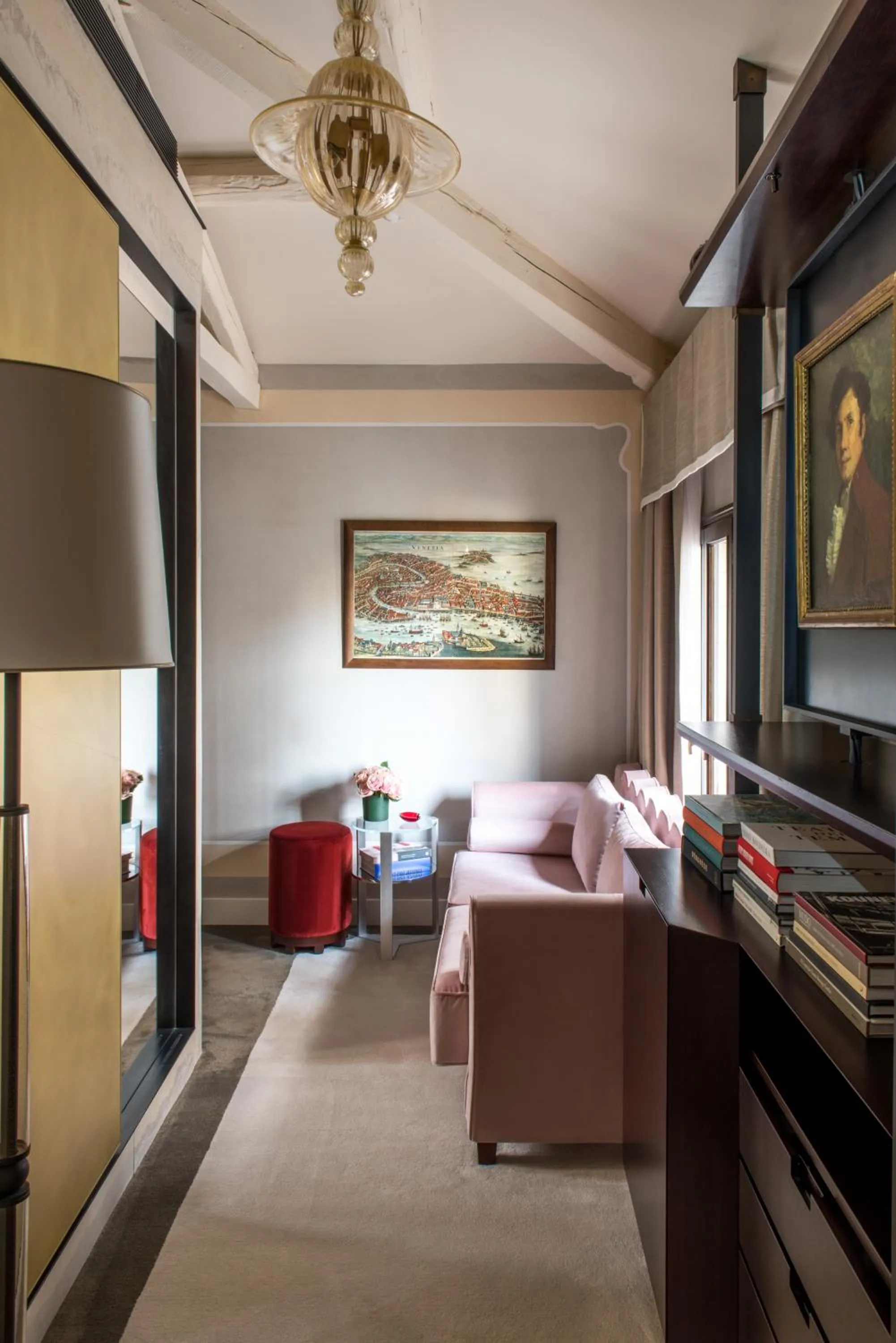 Living room, Bed in Nolinski Venezia - Evok Collection