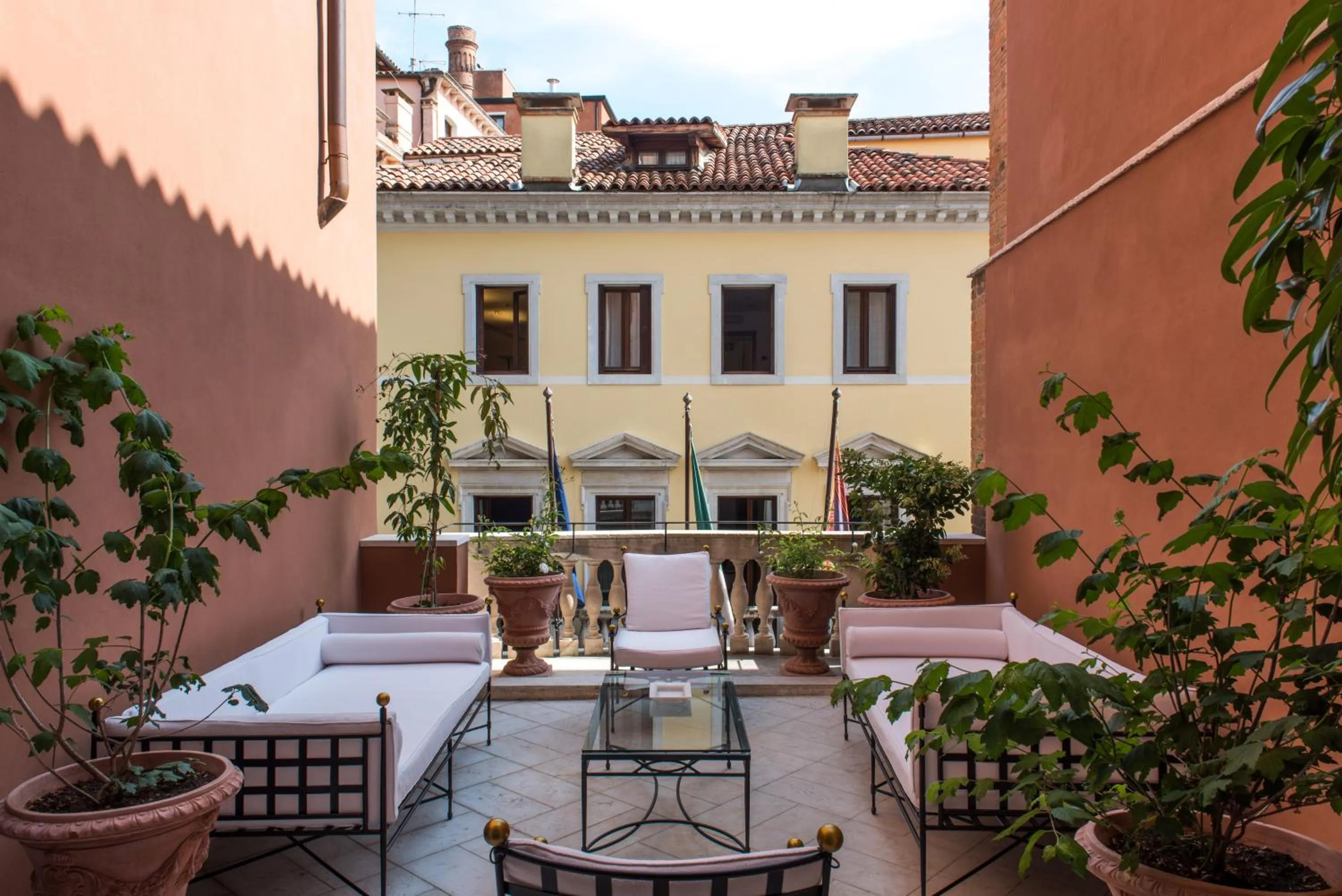 Patio in Nolinski Venezia - Evok Collection