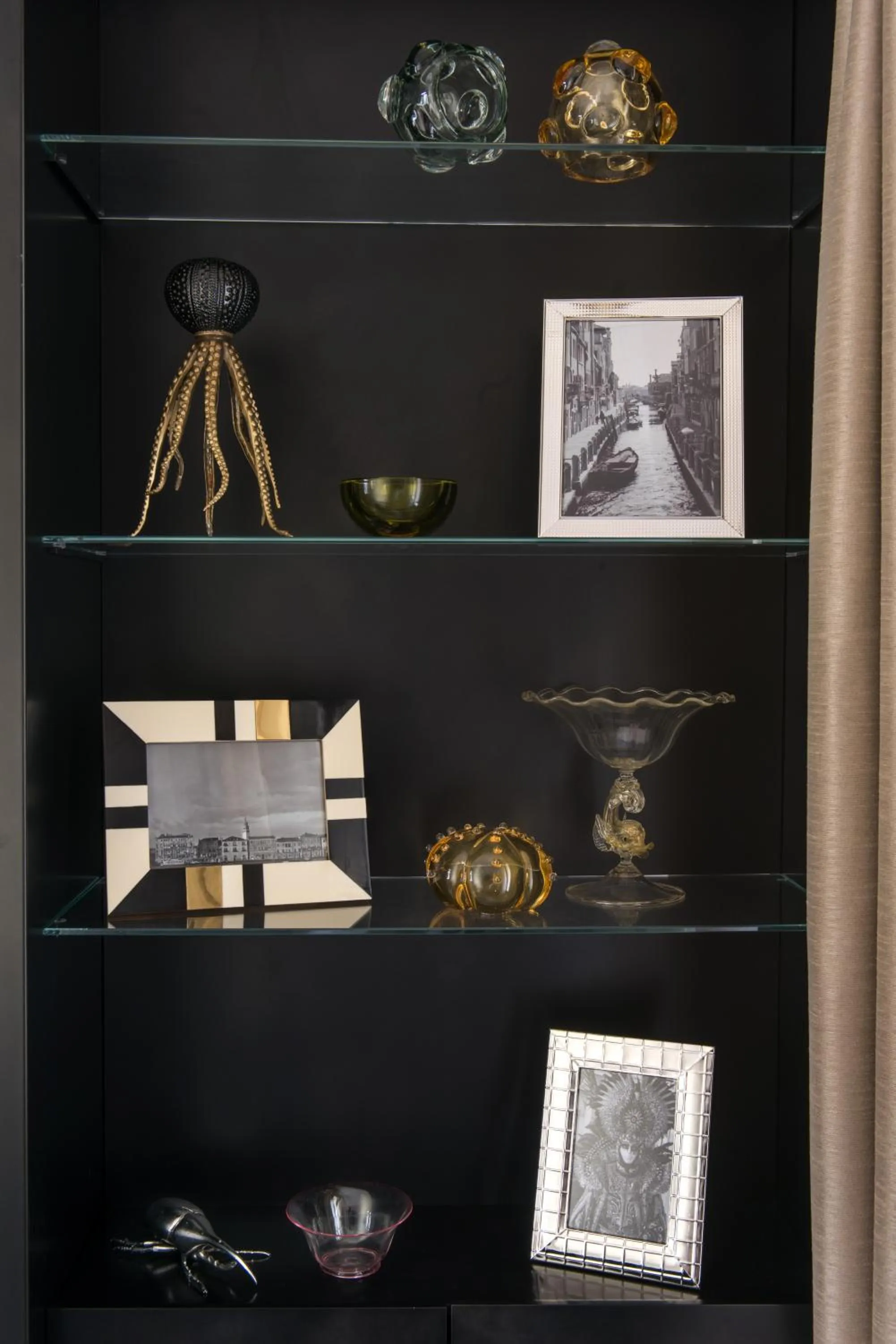 Decorative detail in Nolinski Venezia - Evok Collection