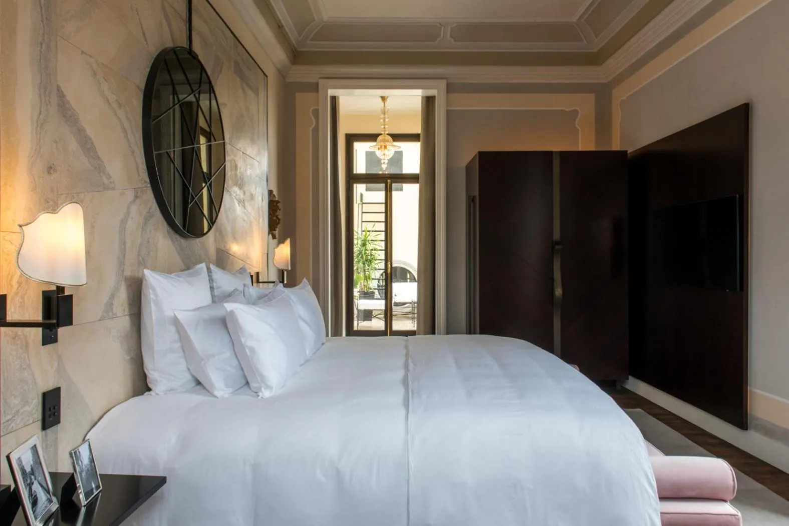 Bed in Nolinski Venezia - Evok Collection