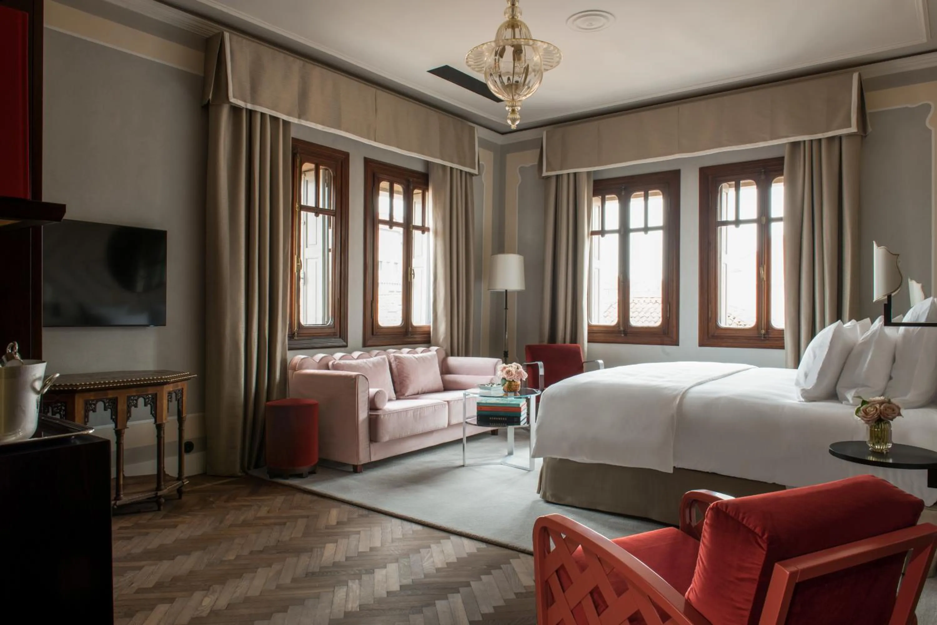 Bed in Nolinski Venezia - Evok Collection