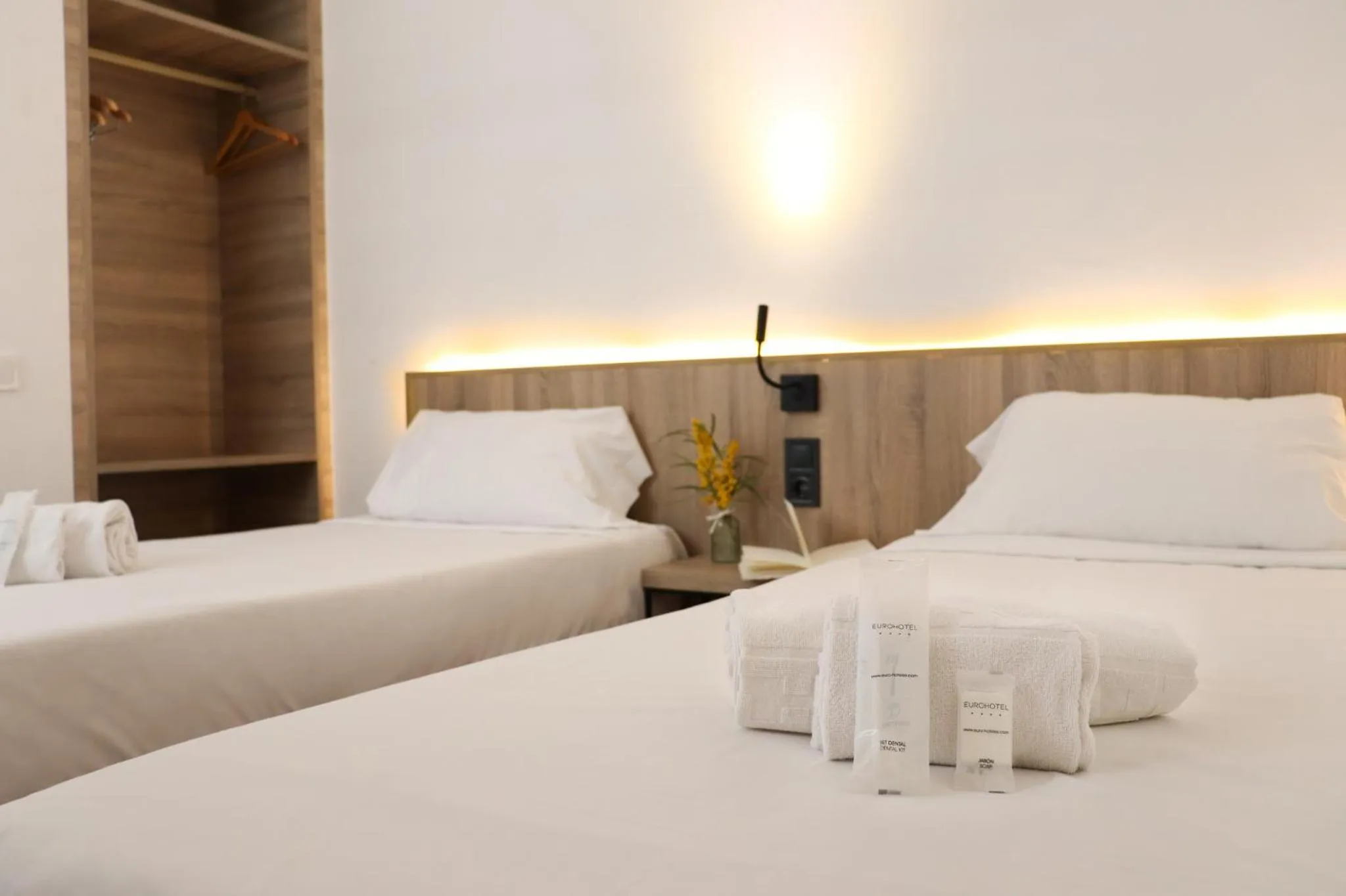 young children, Bed in Eurohotel Diagonal Port