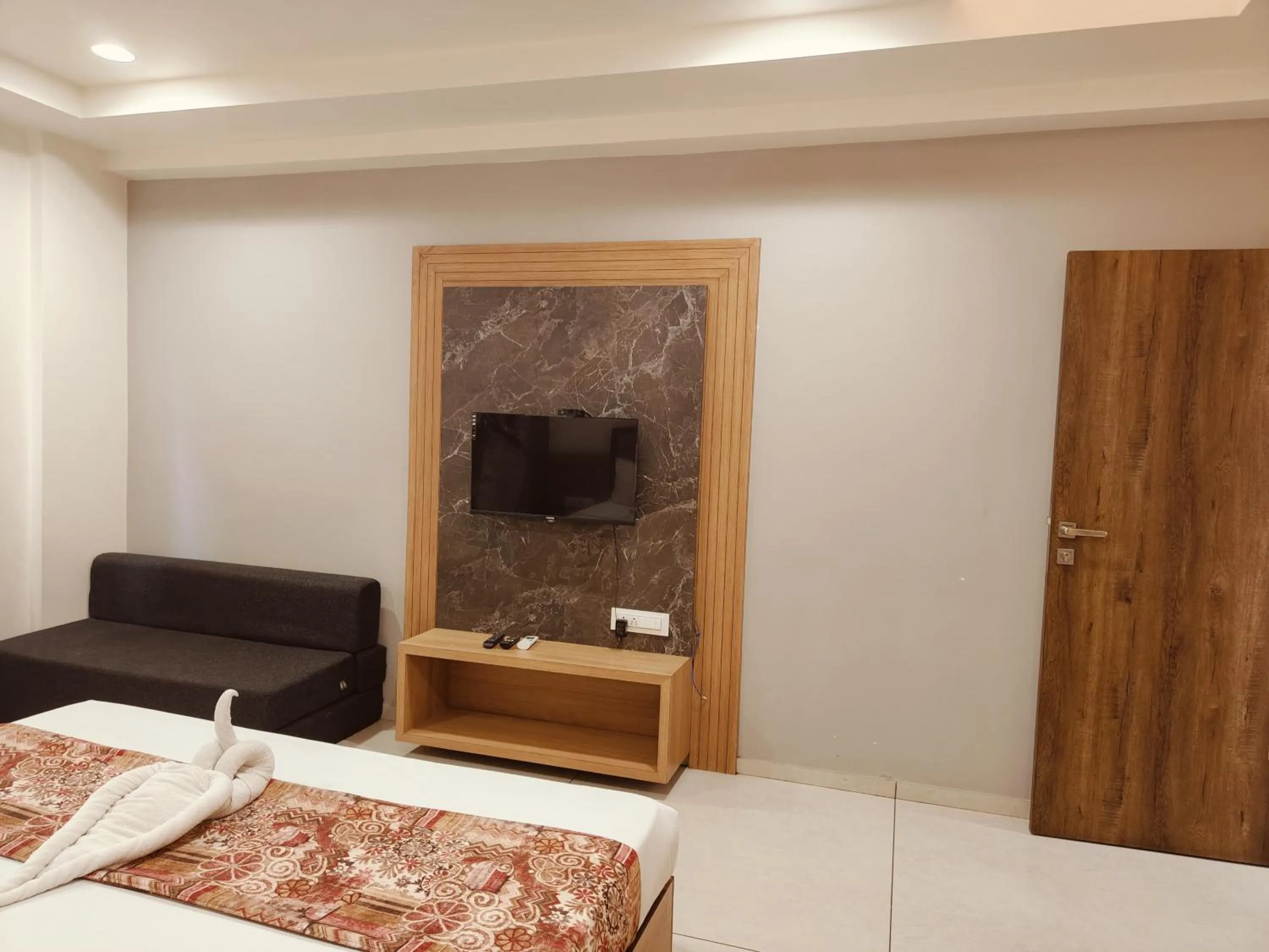 Bed in Hotel TrushaDham Near to Mahalaxmi Temple Kolhapur