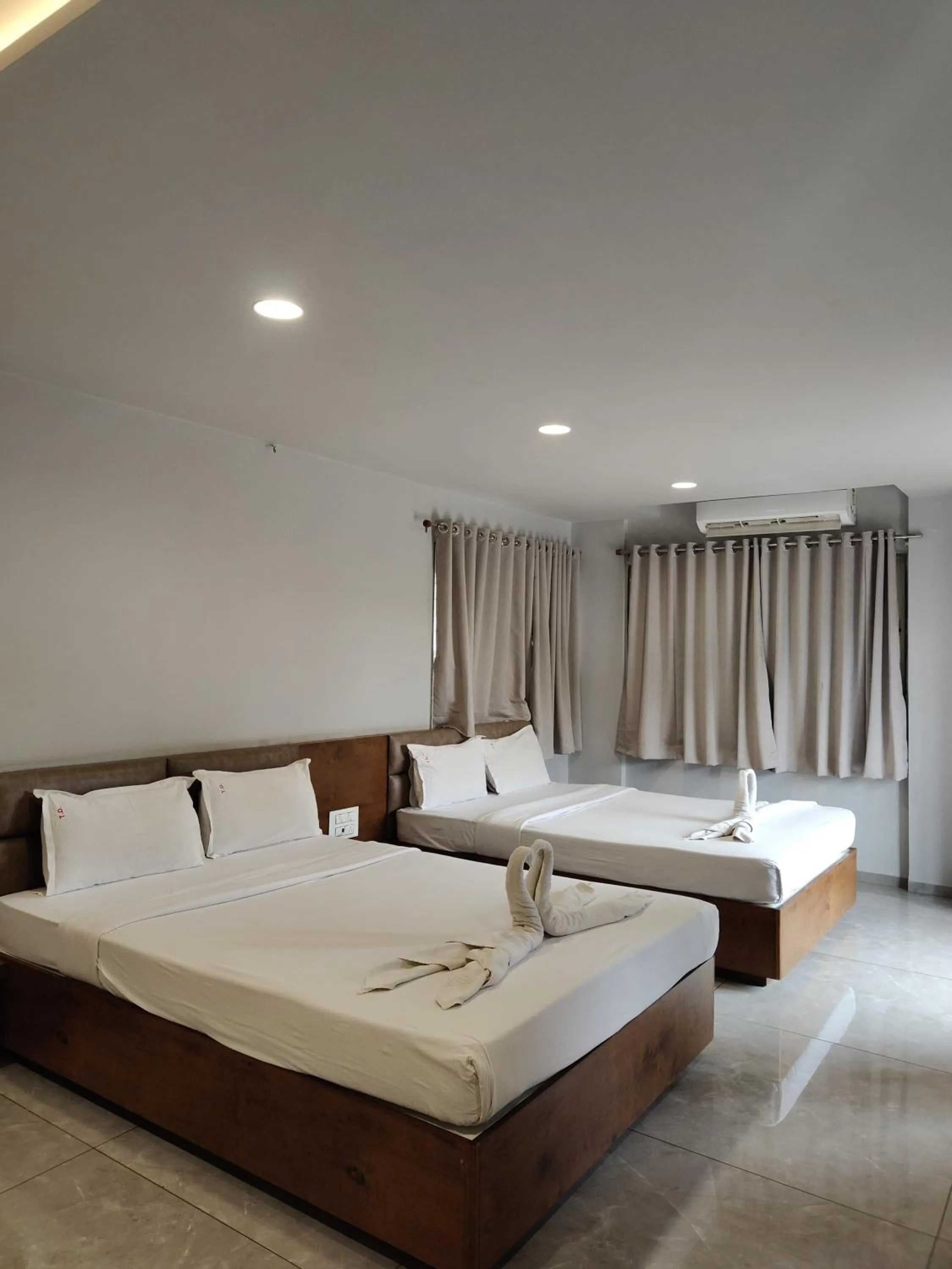 Bed in Hotel TrushaDham Near to Mahalaxmi Temple Kolhapur