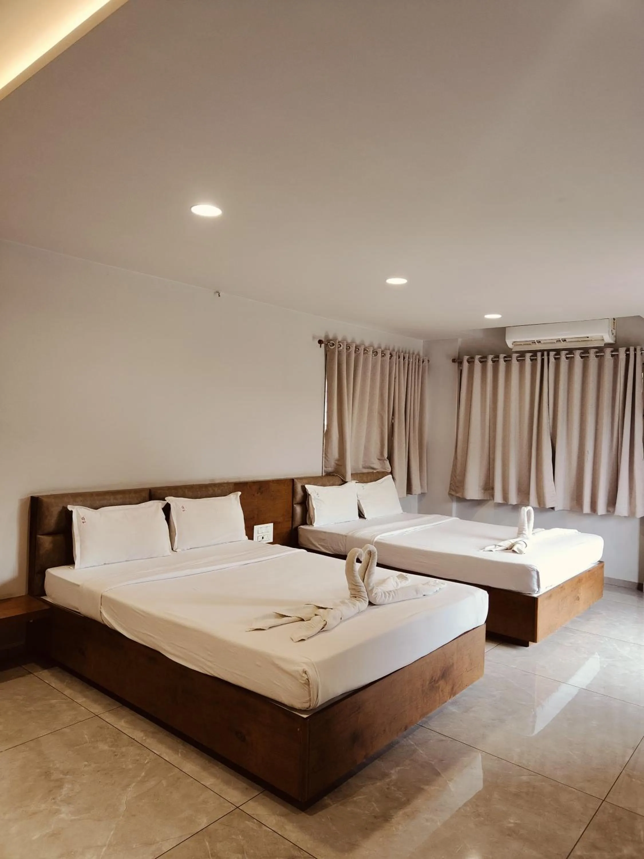 Bed in Hotel TrushaDham Near to Mahalaxmi Temple Kolhapur