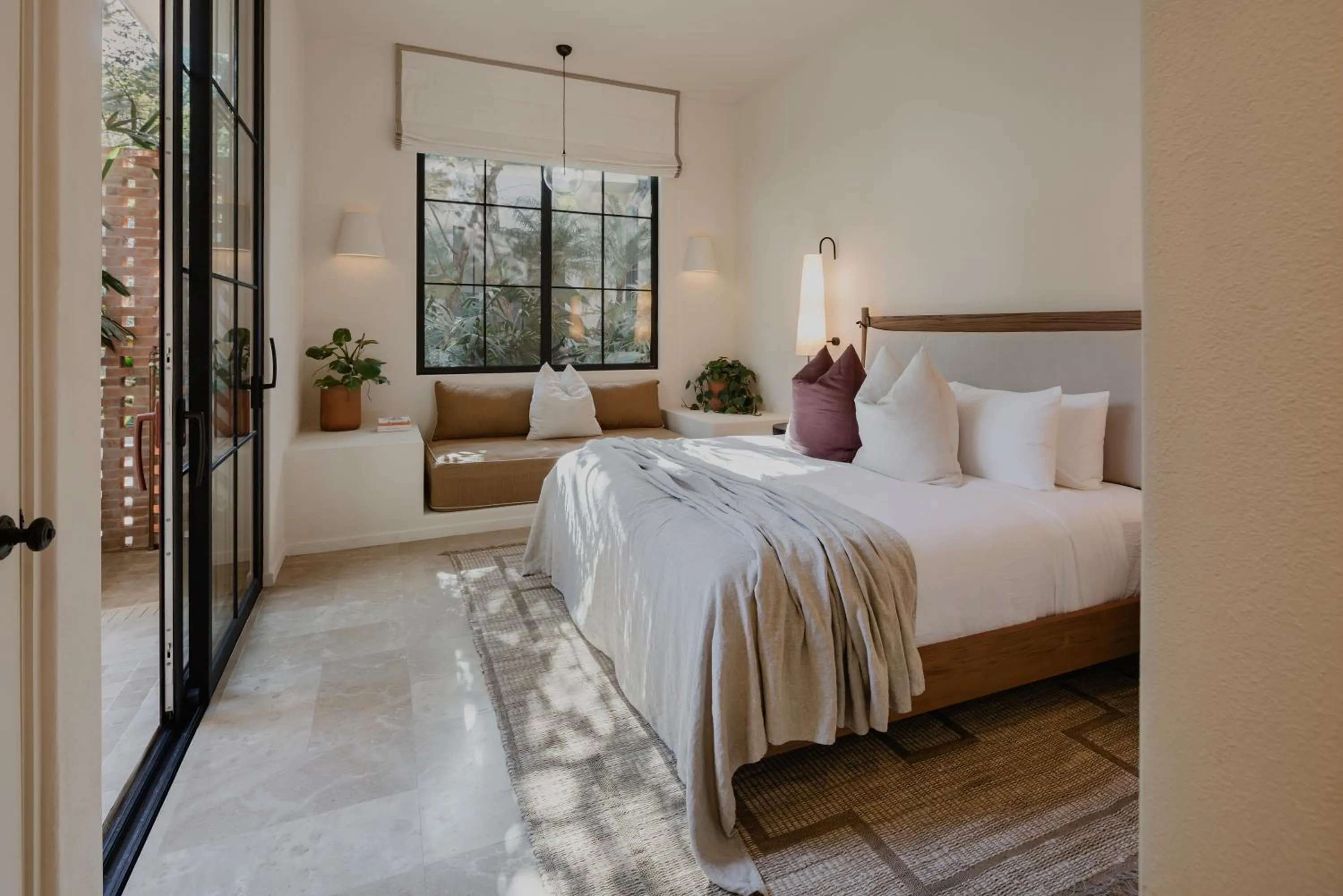 Bed in Sendero Hotel