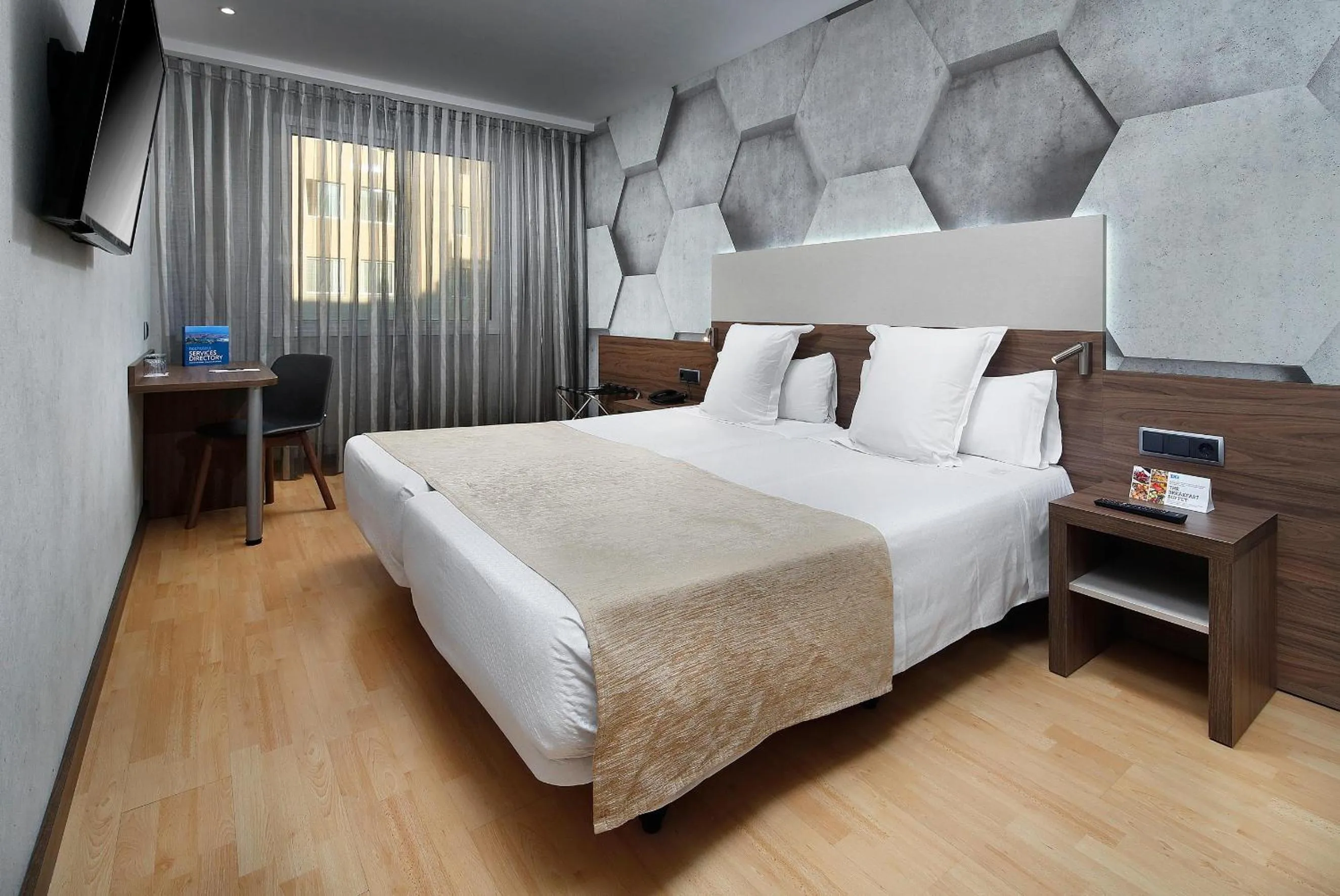 Photo of the whole room, Bed in HCC Montblanc