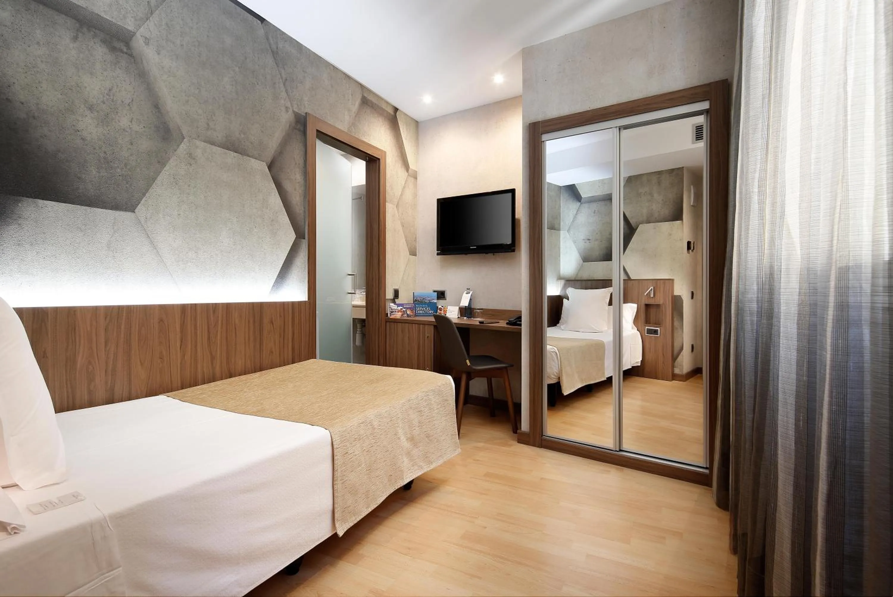 Photo of the whole room, Bed in HCC Montblanc