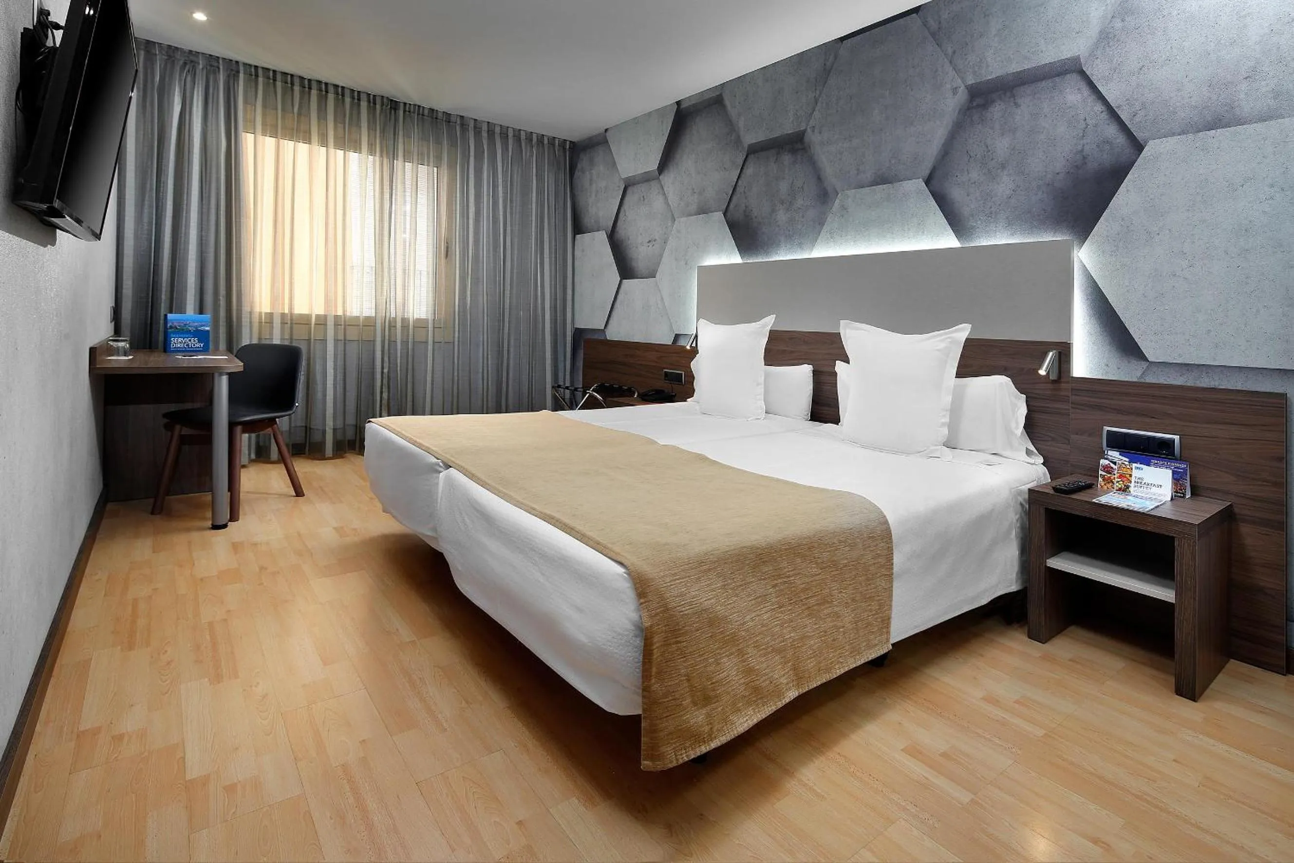 Photo of the whole room, Bed in HCC Montblanc