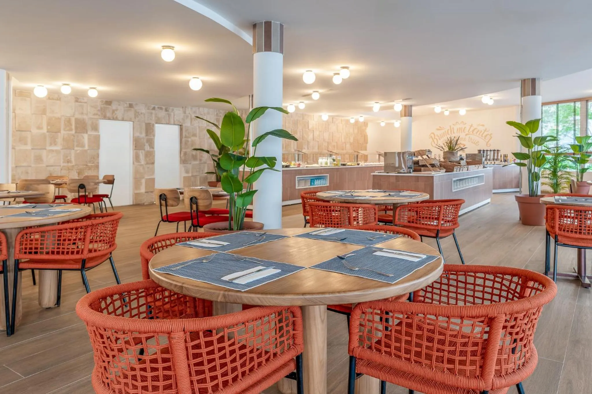 Restaurant/places to eat in tent Arenal