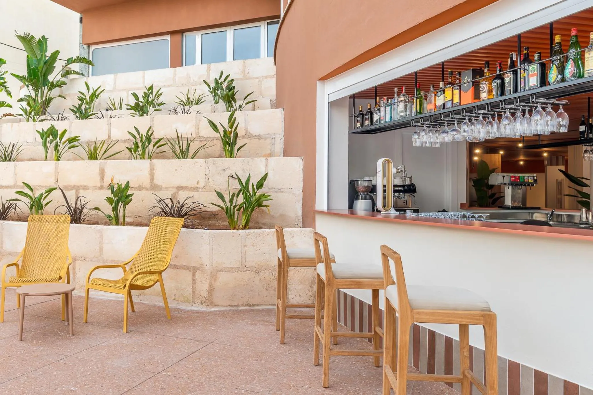 Lounge or bar in tent Arenal