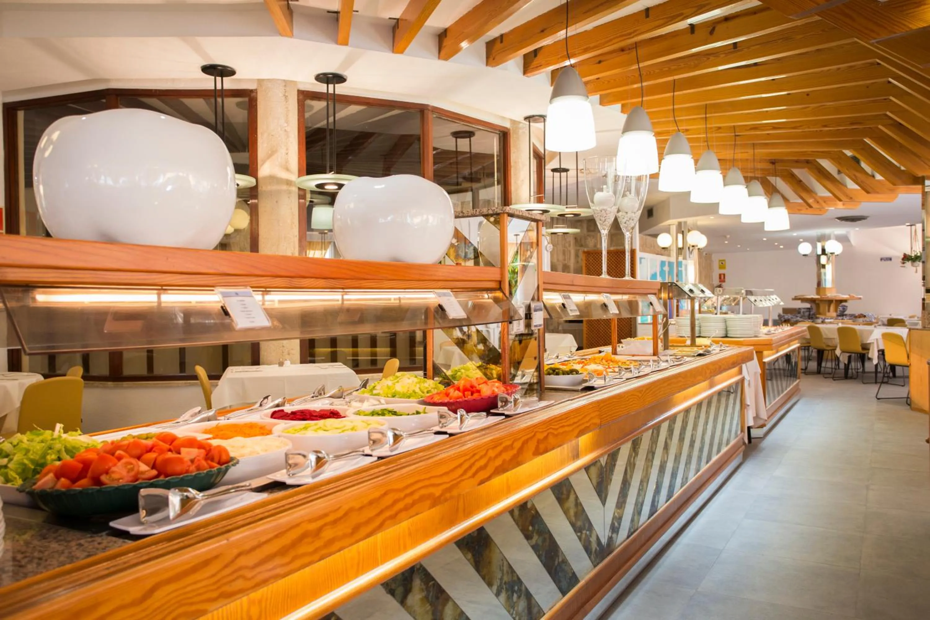 Restaurant/places to eat in Pinero Tal