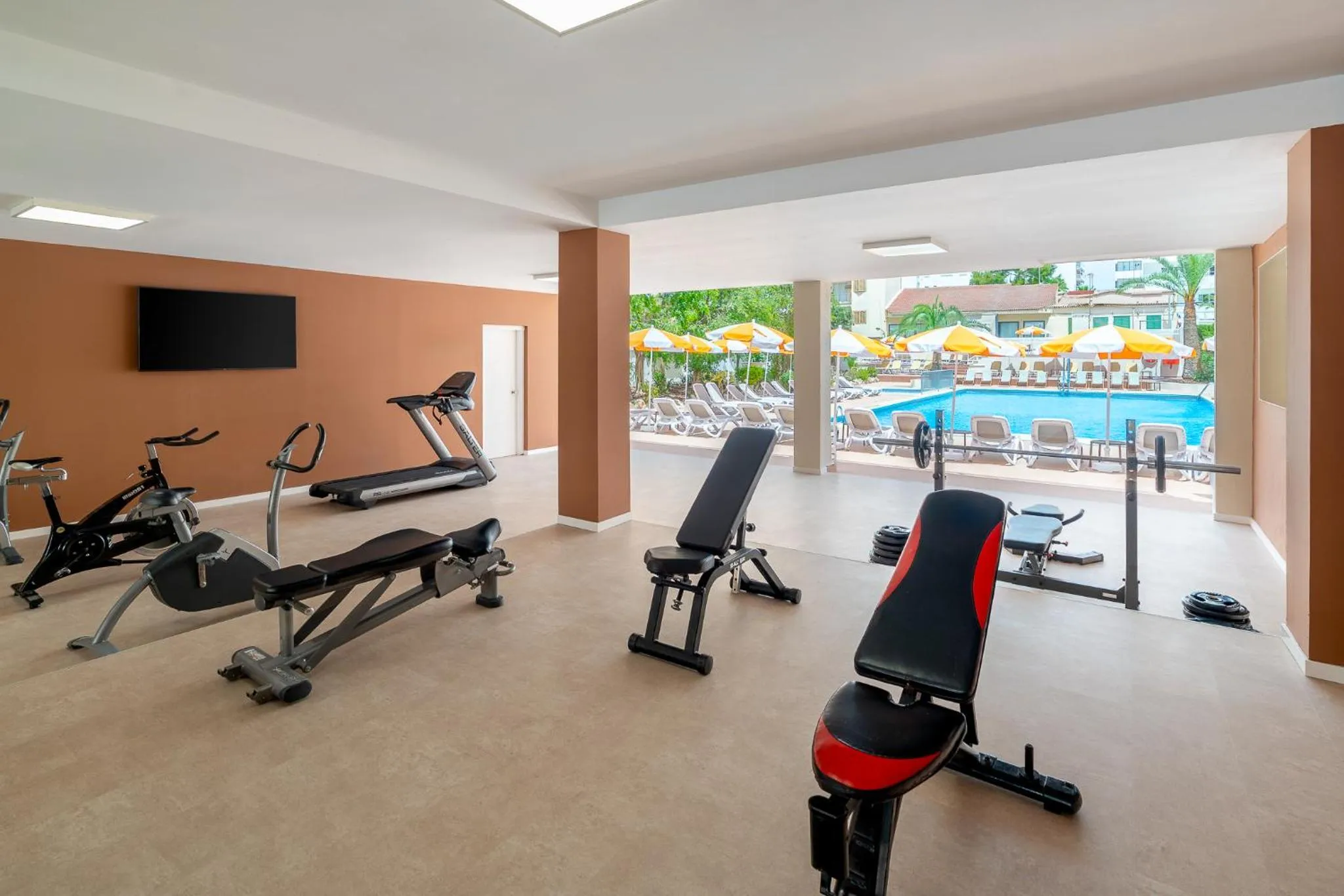 Fitness centre/facilities in tent Arenal