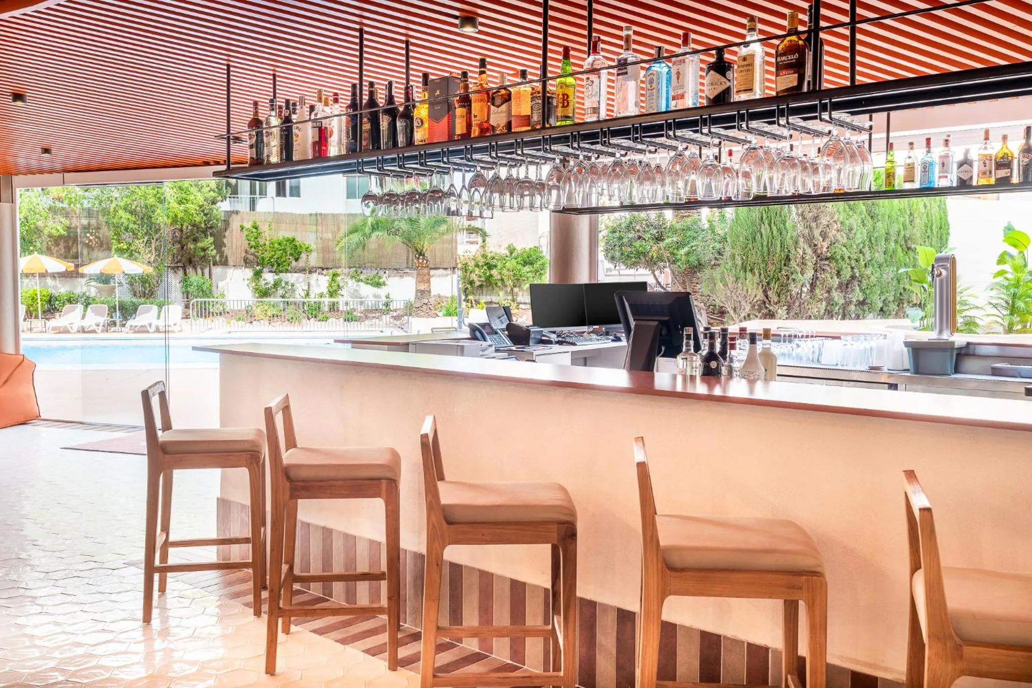 Lounge or bar in tent Arenal