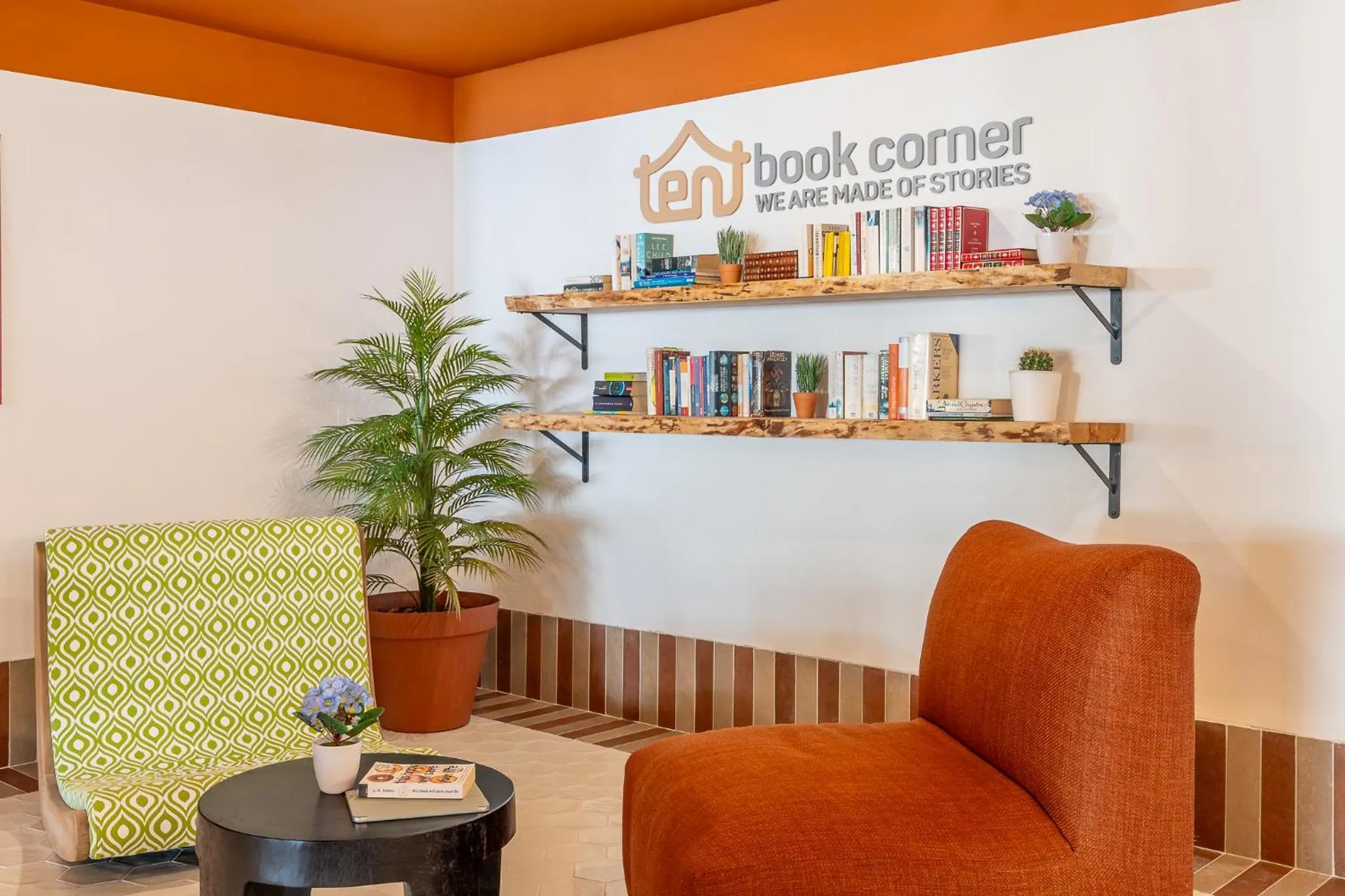 Living room in tent Arenal