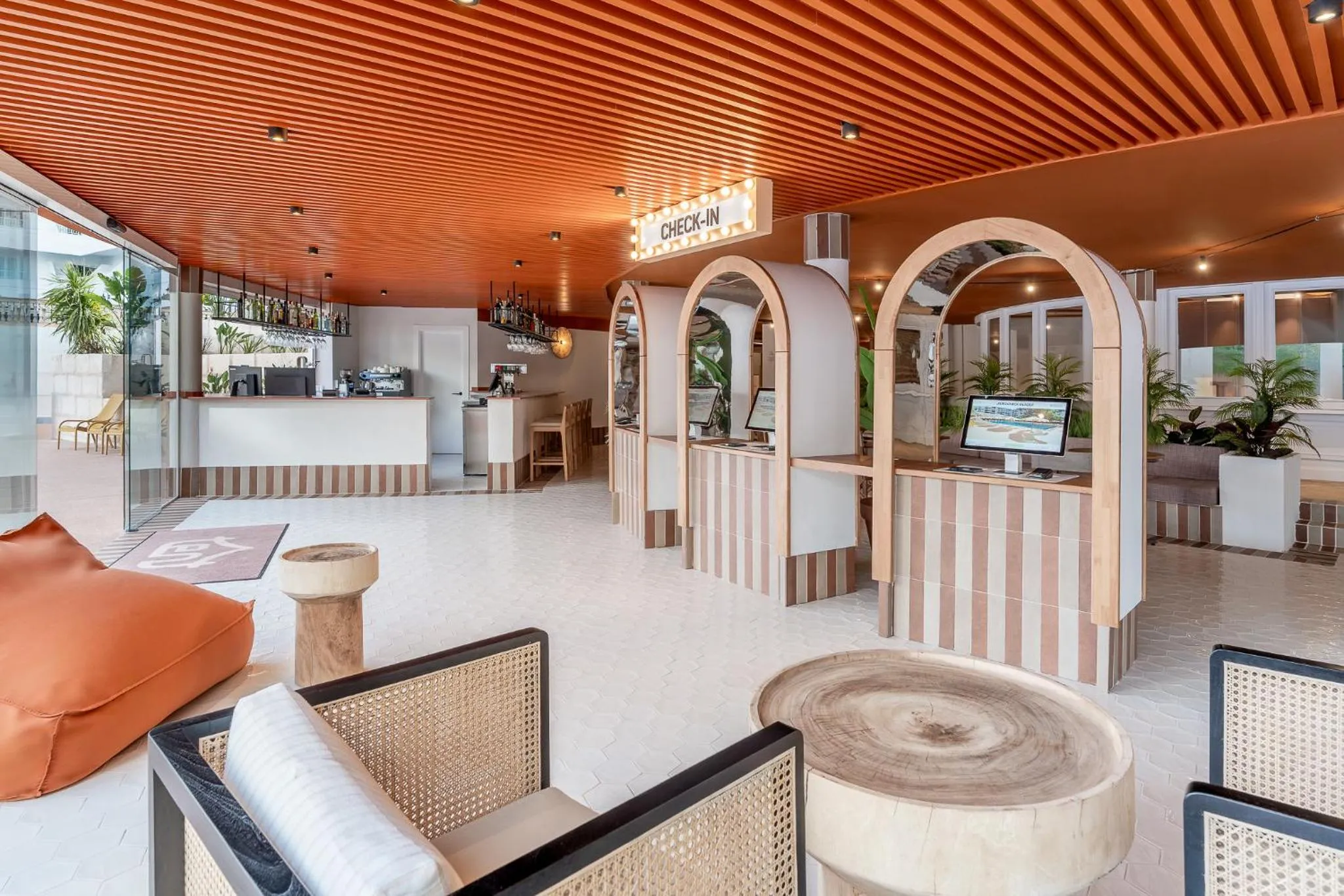 Lobby or reception in tent Arenal