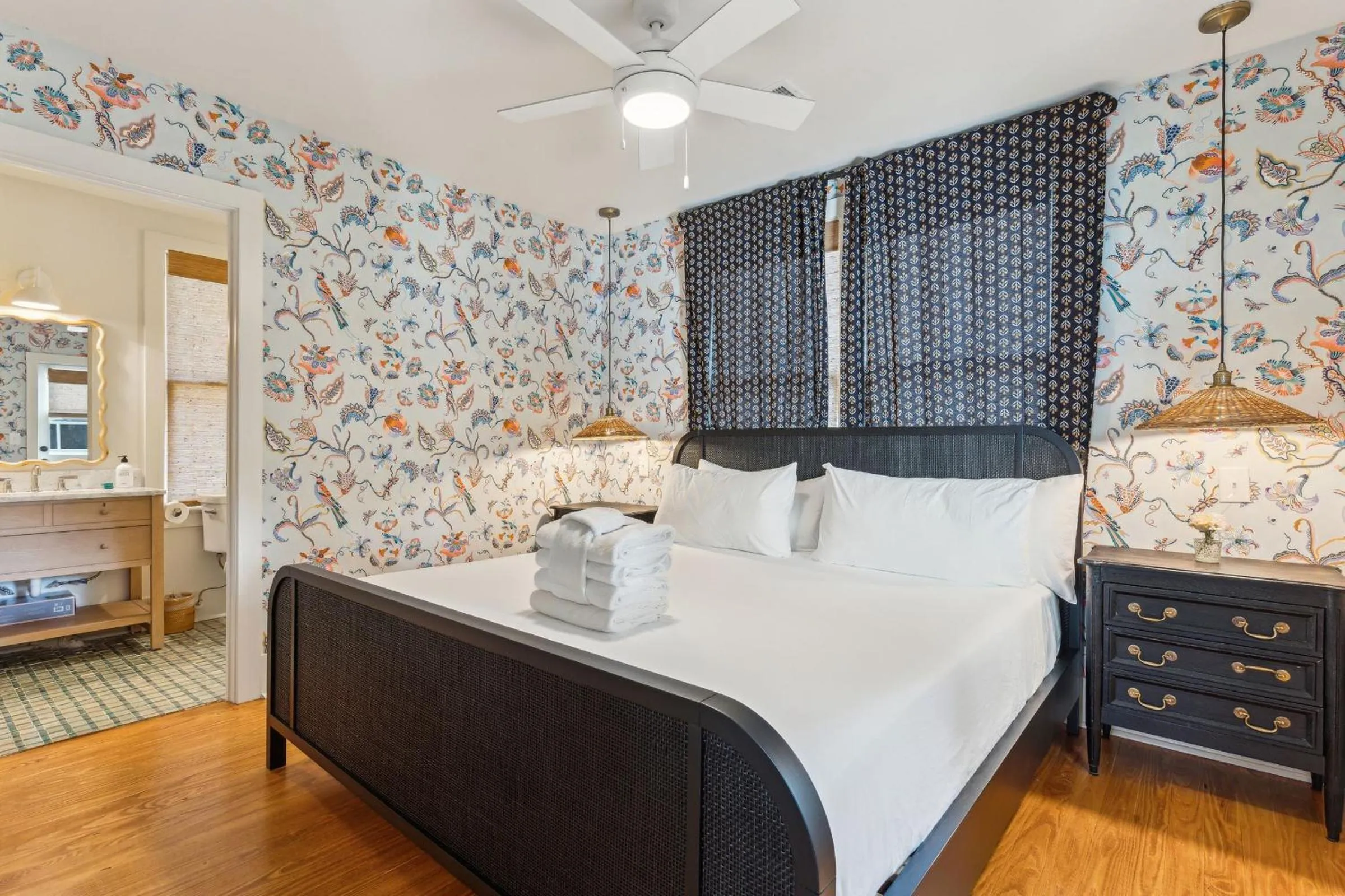 Bed in The Starlight Motor Inn