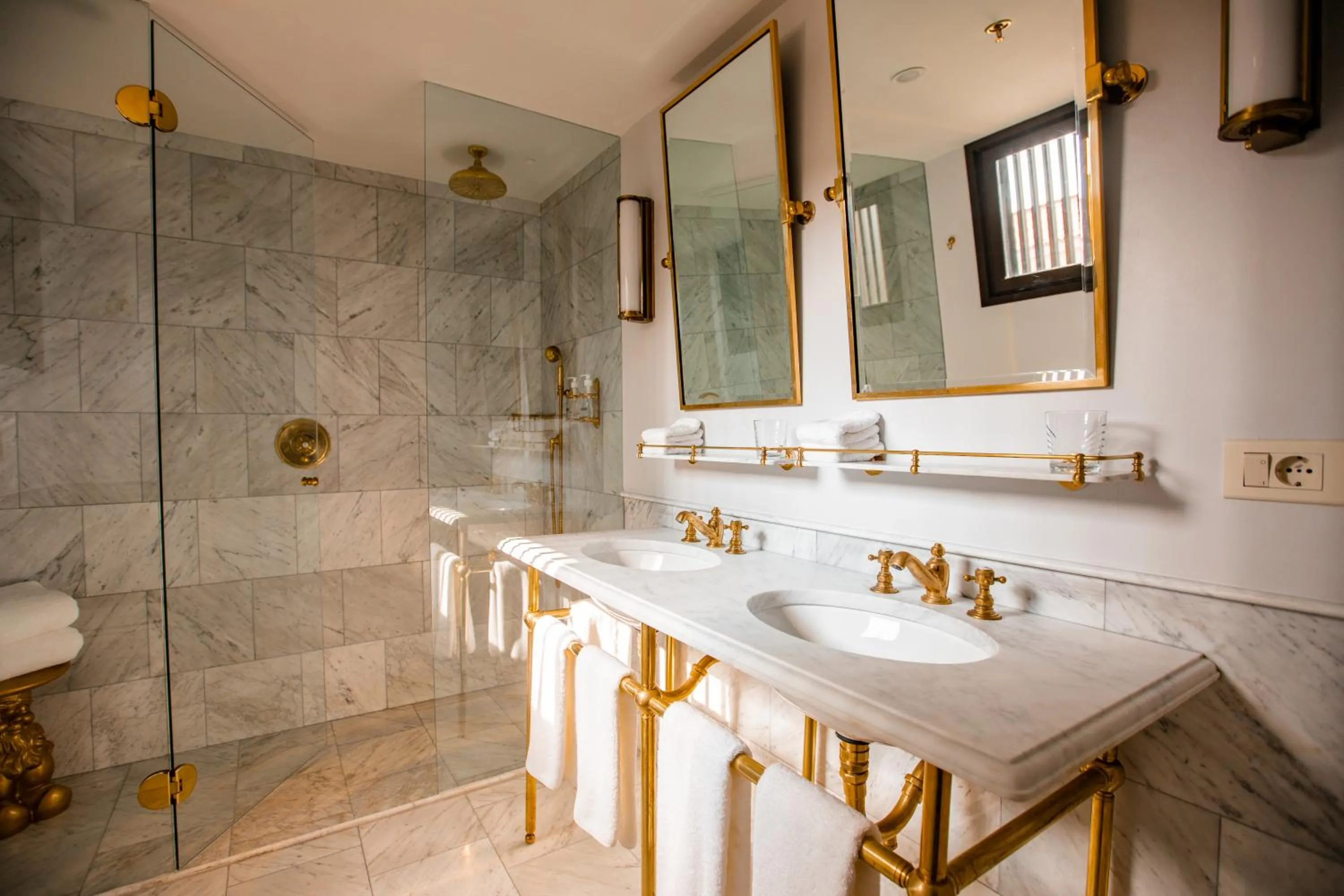 Bathroom in Hotel Montevideo - Leading Hotels of the World