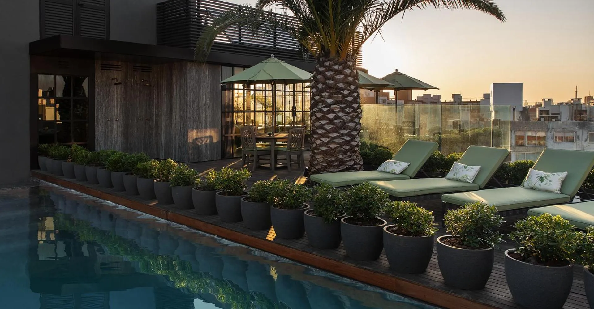 Swimming pool in Hotel Montevideo - Leading Hotels of the World