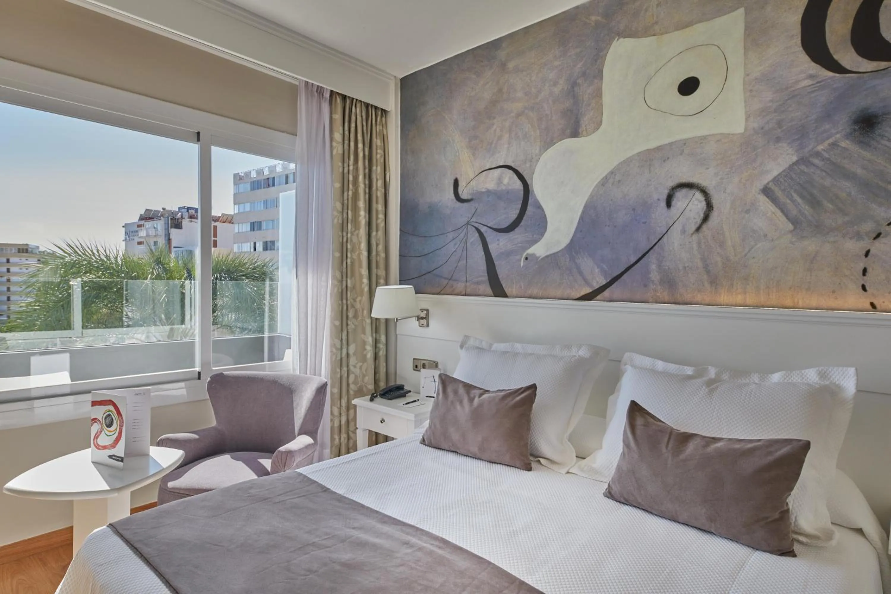 Photo of the whole room, Bed in Hotel Joan Miró Museum